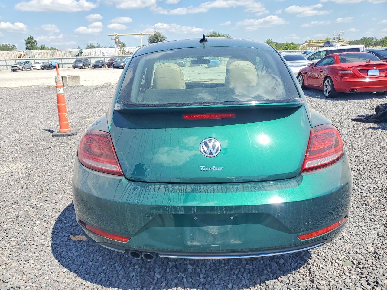 2018 Volkswagen Beetle Se Green vin: 3VWJD7AT5JM714079