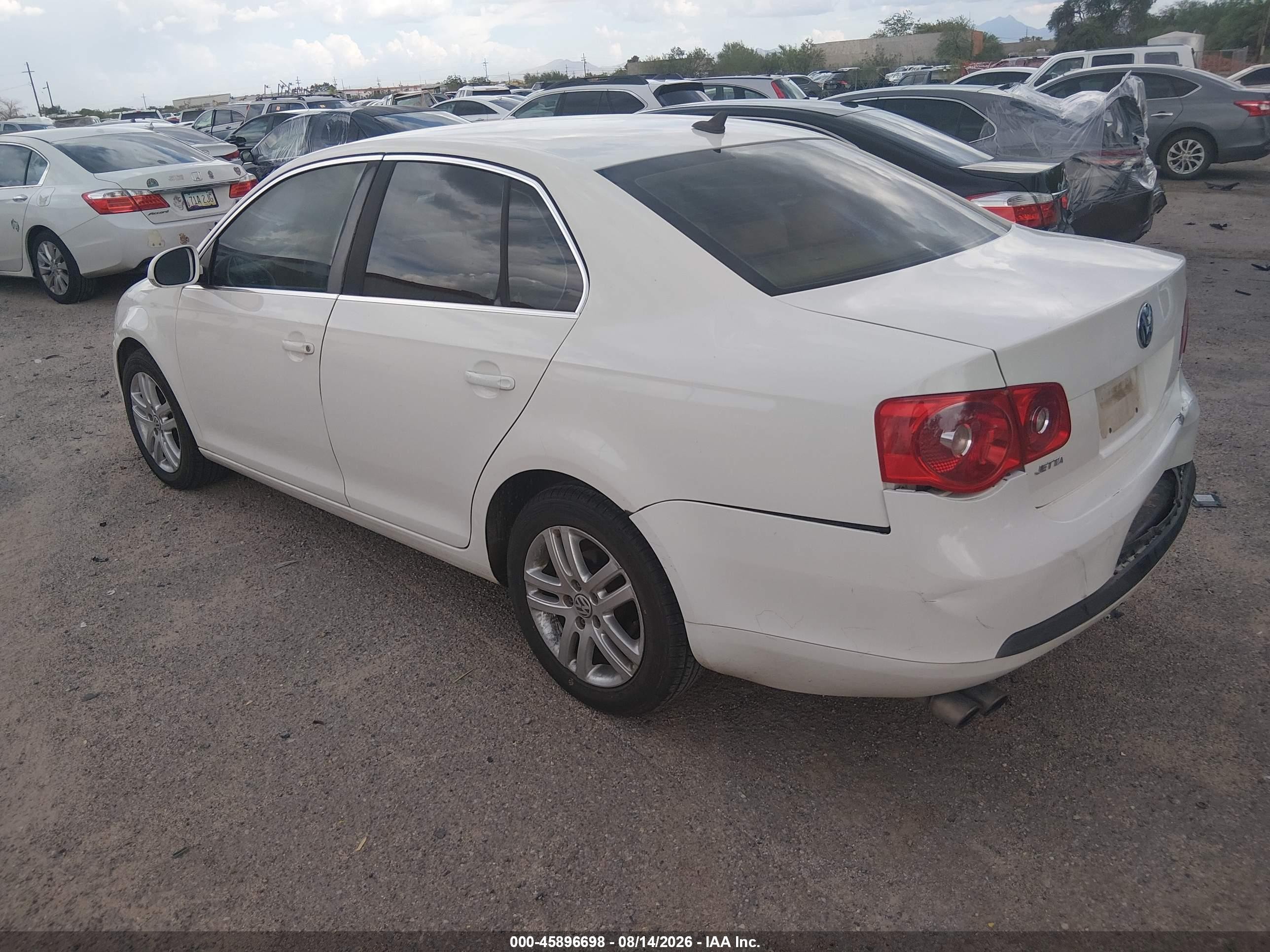 2007 Volkswagen Jetta 2.5 White vin: 3VWJF71K47M027539
