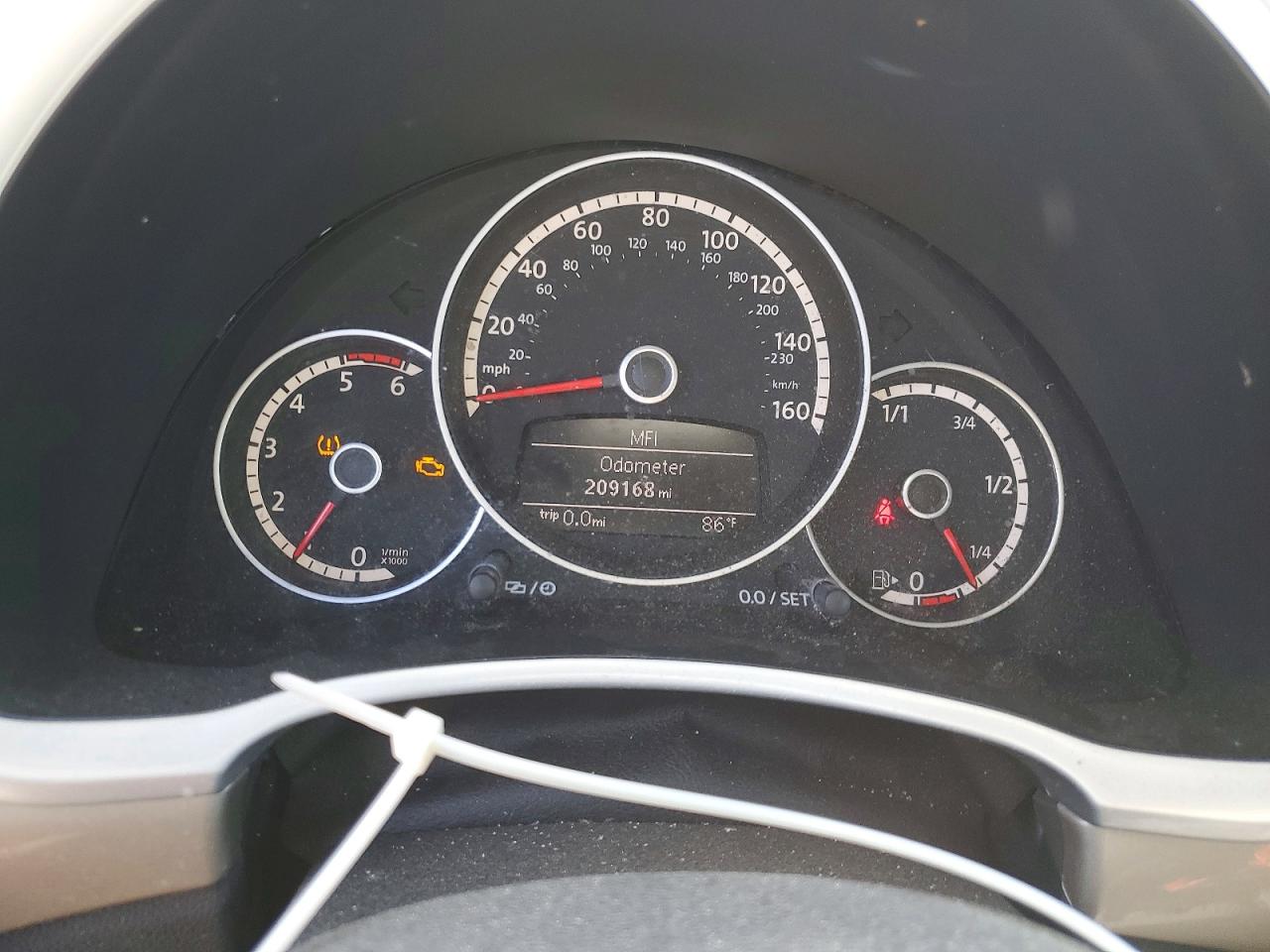 2013 Volkswagen Beetle Золотой vin: 3VWJL7AT4DM688517
