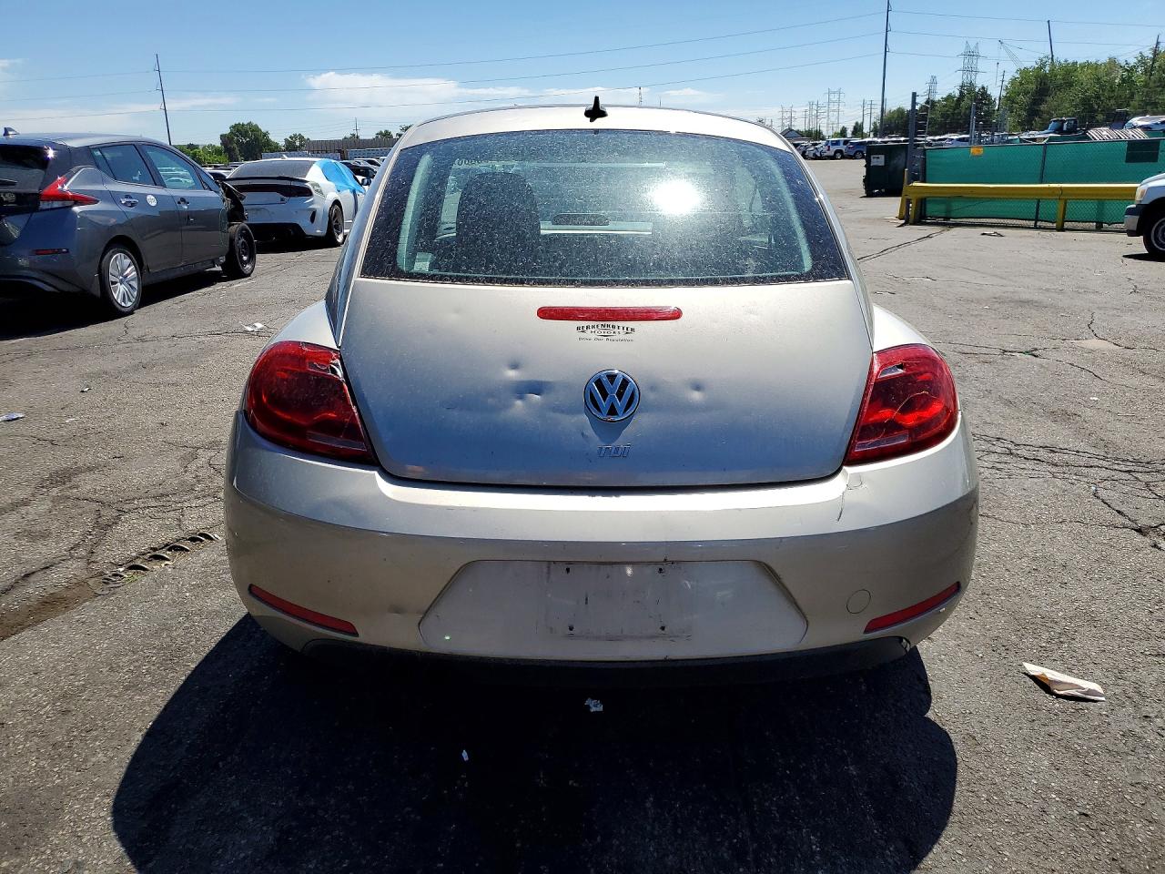 2013 Volkswagen Beetle Золотой vin: 3VWJL7AT4DM688517