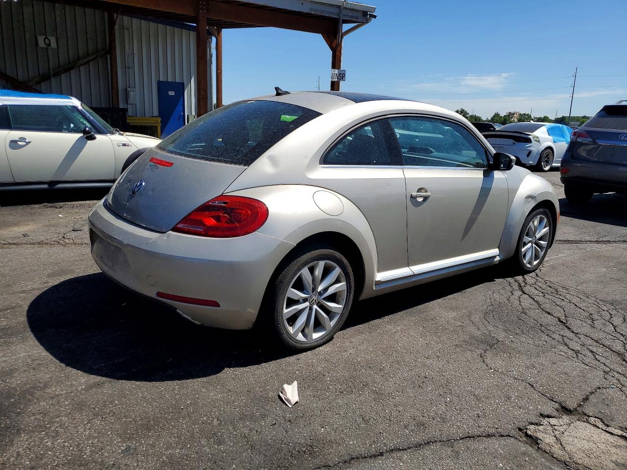 2013 Volkswagen Beetle Золотой vin: 3VWJL7AT4DM688517