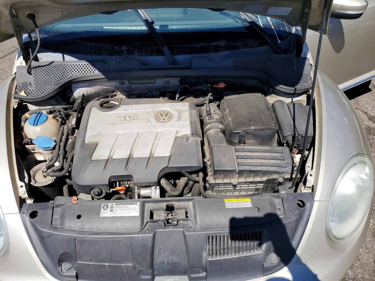 2013 Volkswagen Beetle Золотой vin: 3VWJL7AT4DM688517
