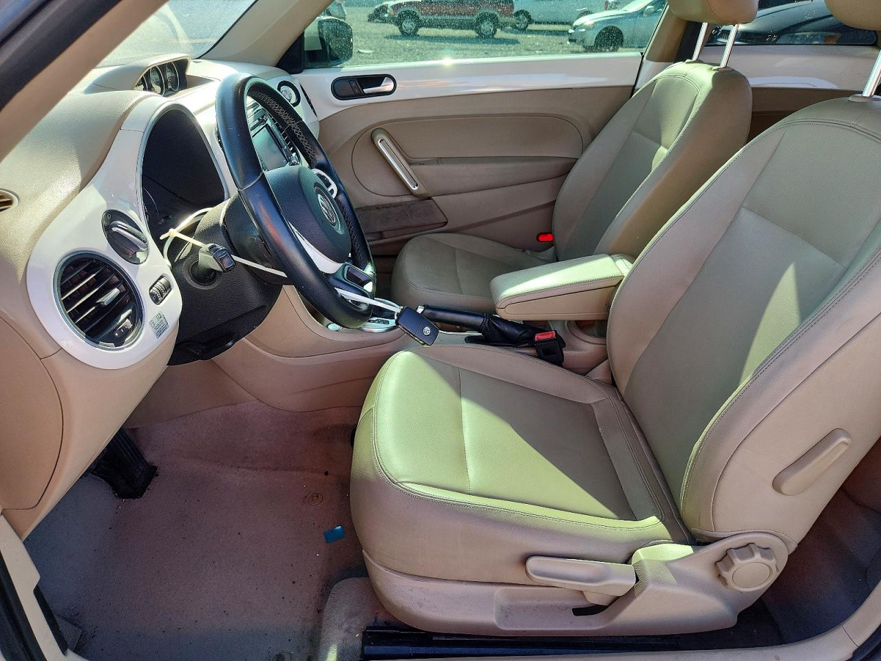 2014 Volkswagen Beetle White vin: 3VWJL7AT6EM615201