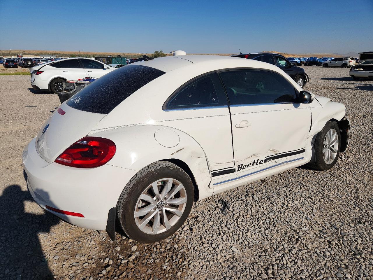 2014 Volkswagen Beetle White vin: 3VWJL7AT6EM615201