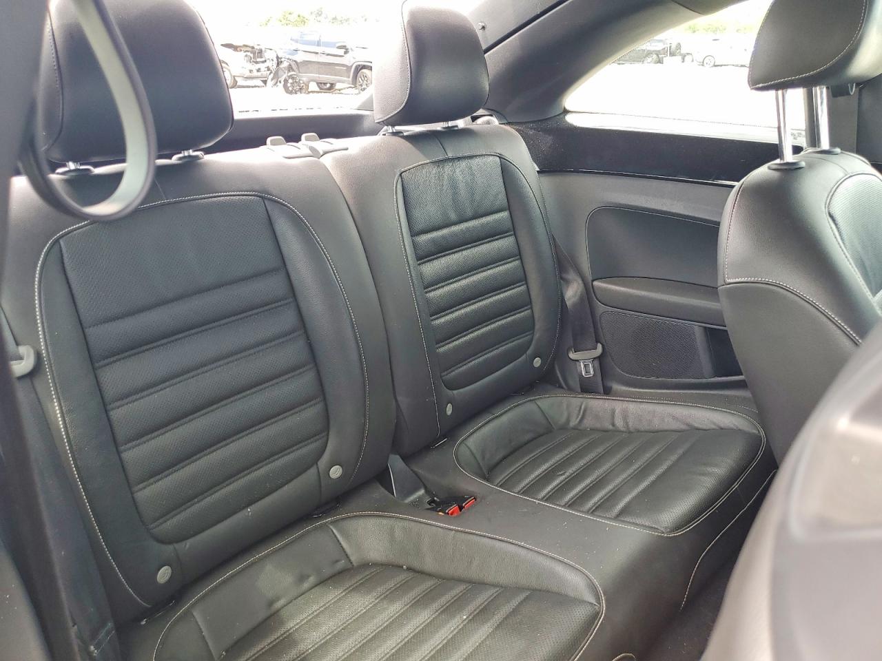 2014 Volkswagen Beetle White vin: 3VWJL7AT9EM653313
