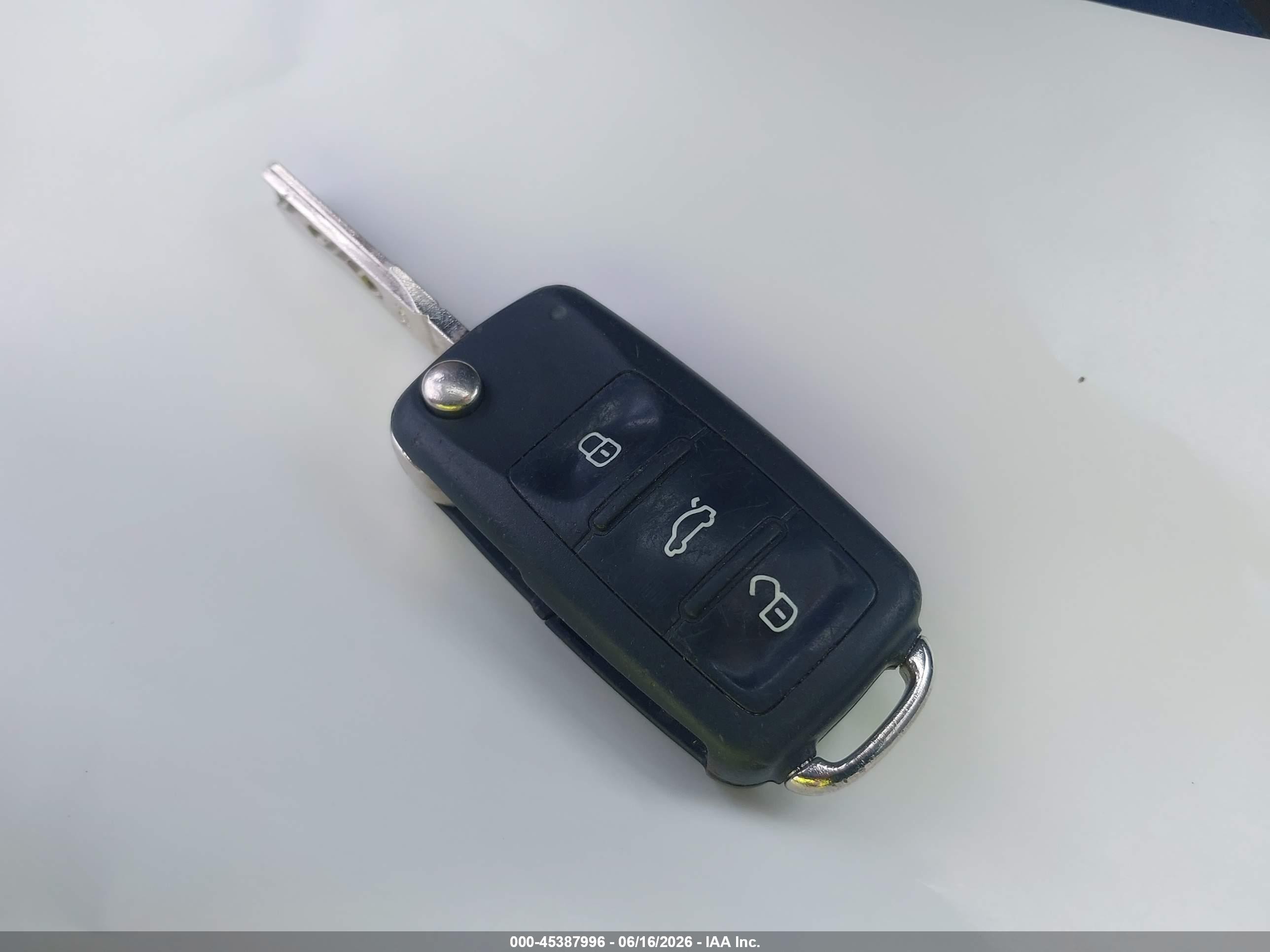 2014 Volkswagen Beetle 2.0l Tdi Light Blue vin: 3VWJL7ATXEM645317