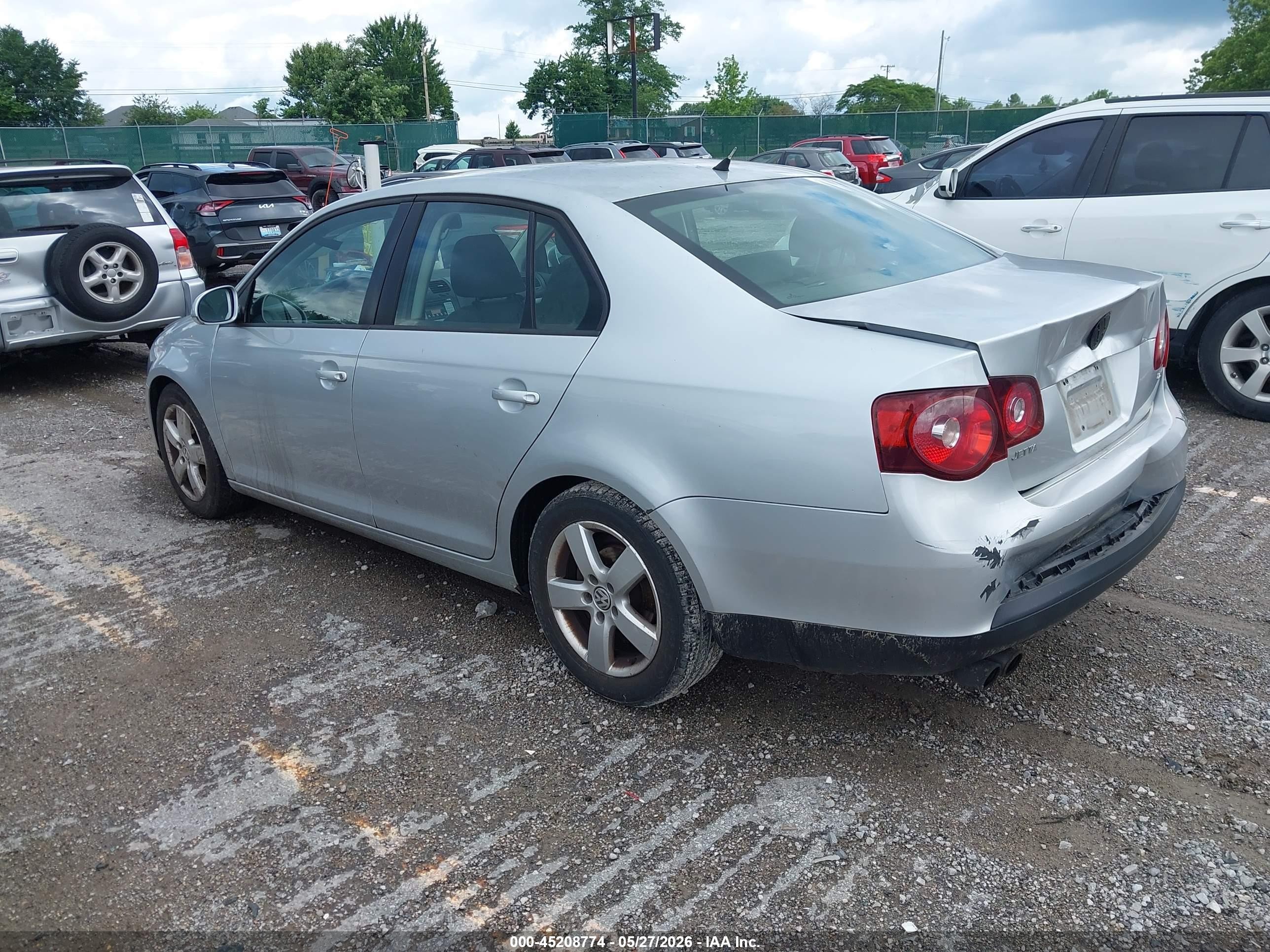 2009 Volkswagen Jetta S Silver vin: 3VWJM71K09M137268
