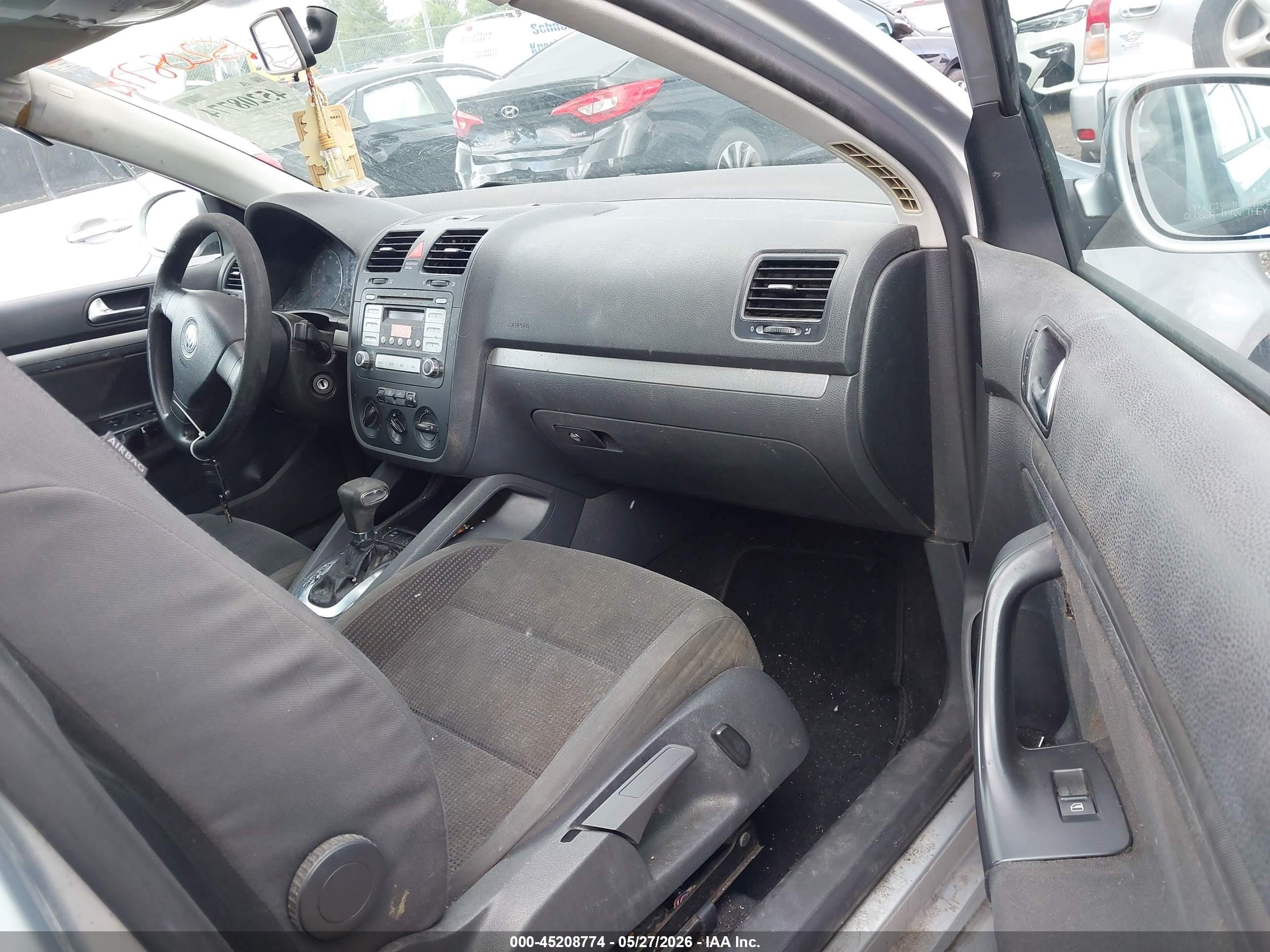 2009 Volkswagen Jetta S Silver vin: 3VWJM71K09M137268