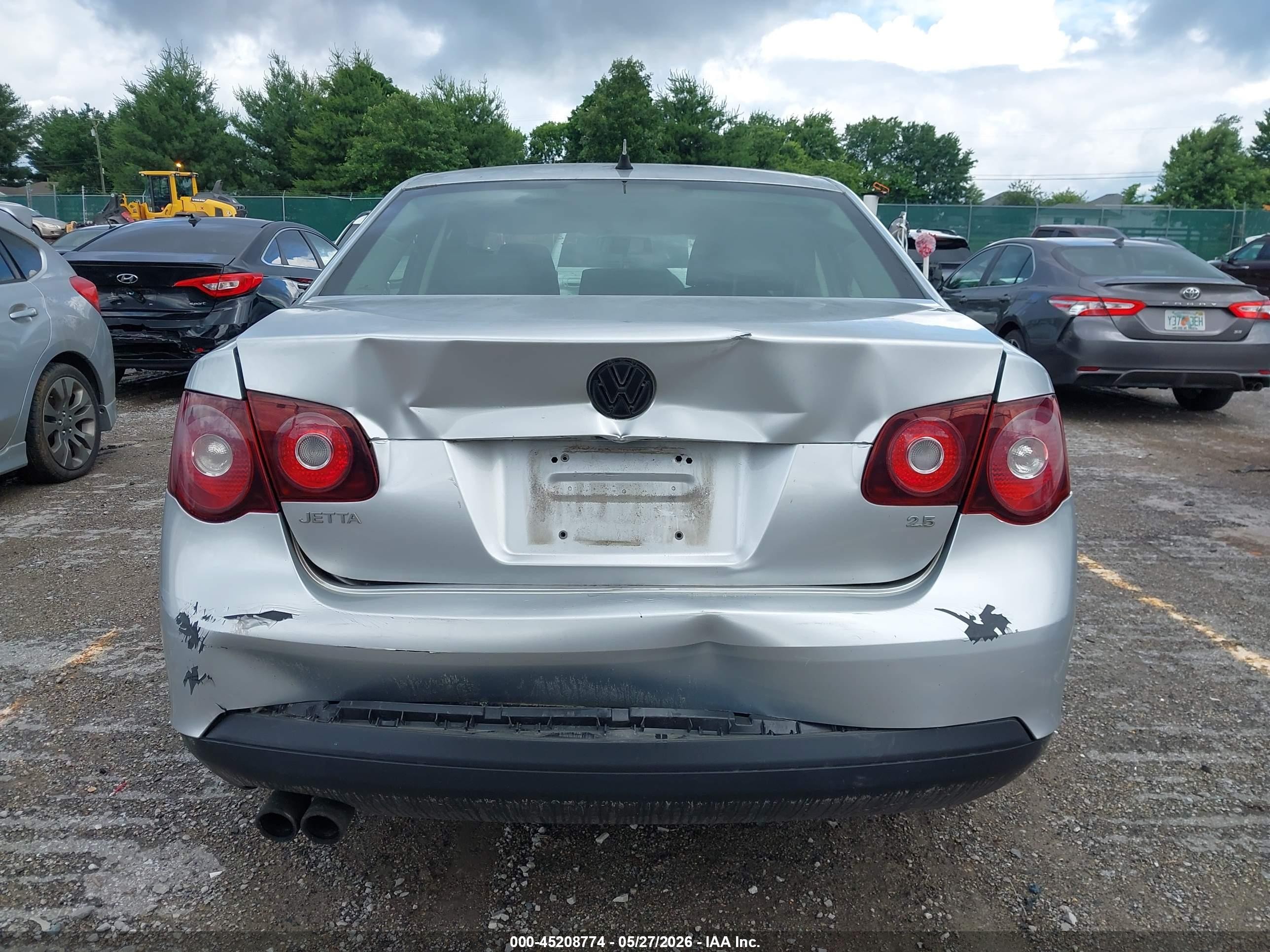 2009 Volkswagen Jetta S Silver vin: 3VWJM71K09M137268