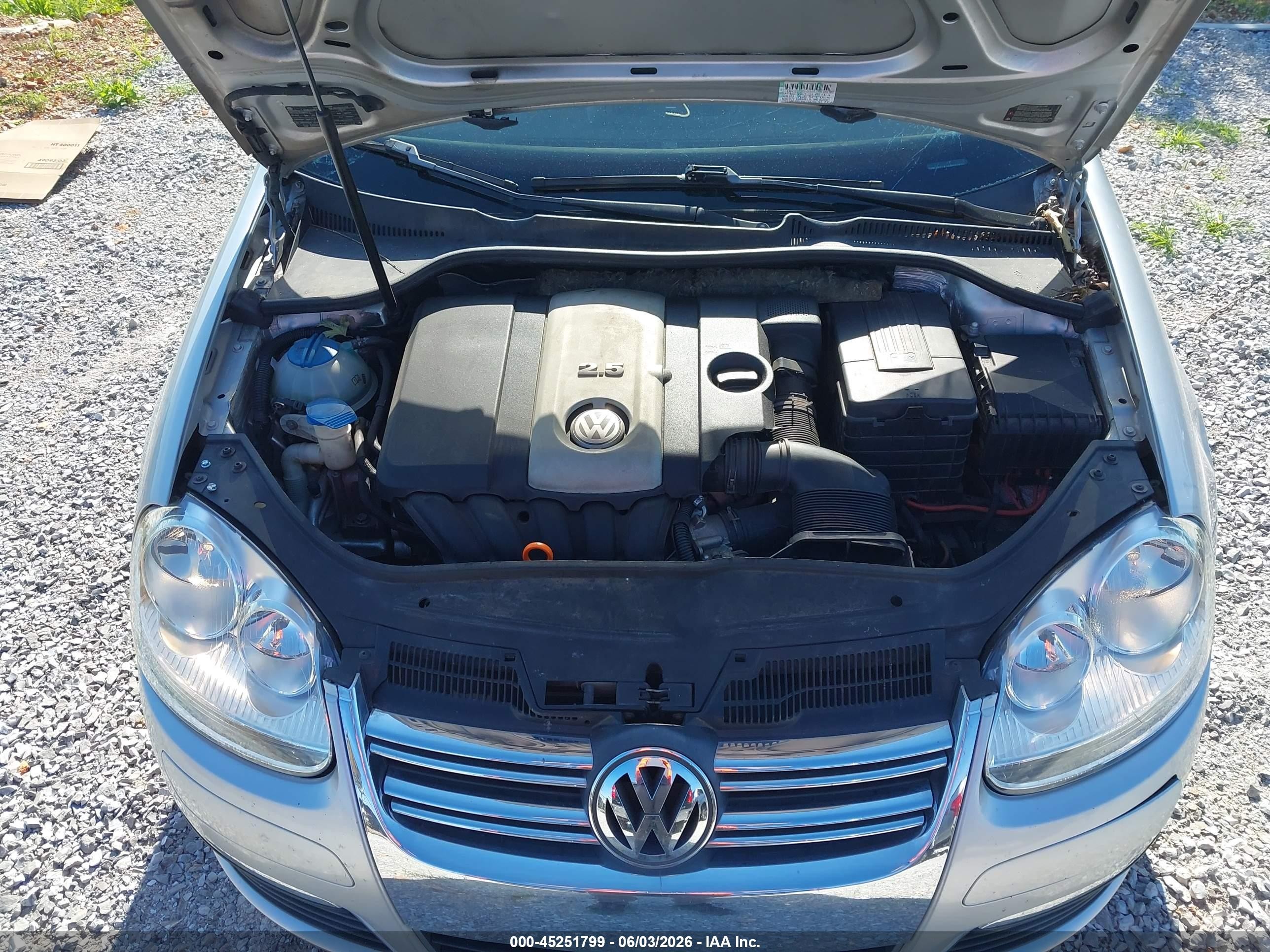 2009 Volkswagen Jetta S Silver vin: 3VWJM71K19M027670
