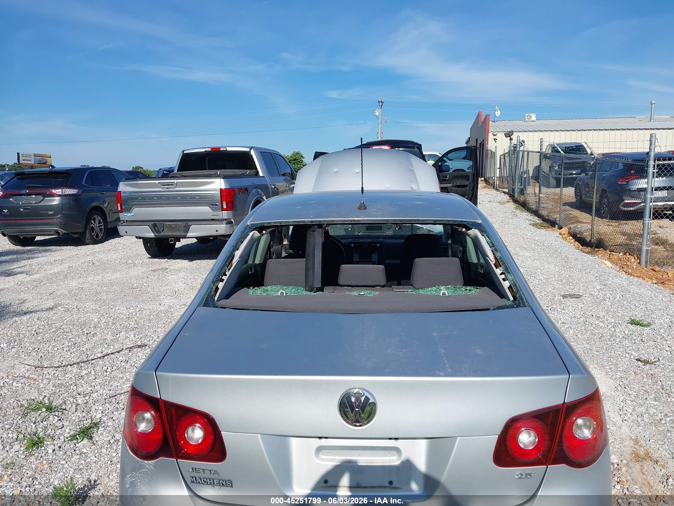 2009 Volkswagen Jetta S Silver vin: 3VWJM71K19M027670