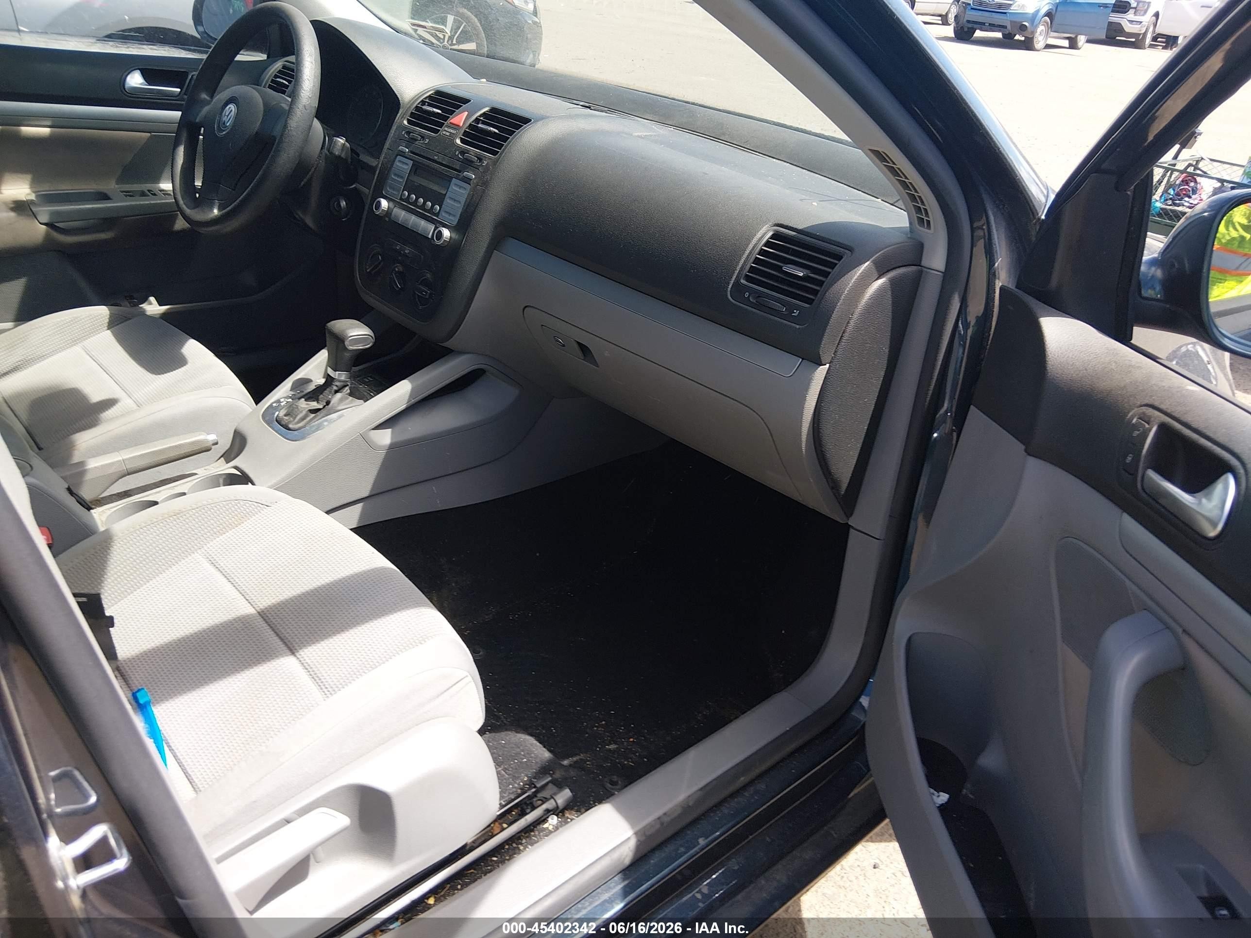 2008 Volkswagen Jetta S Серый vin: 3VWJM71K58M031803