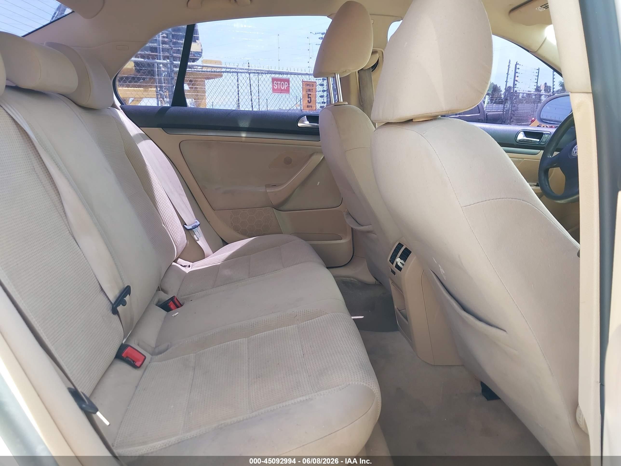 2009 Volkswagen Jetta S White vin: 3VWJM71K69M040060