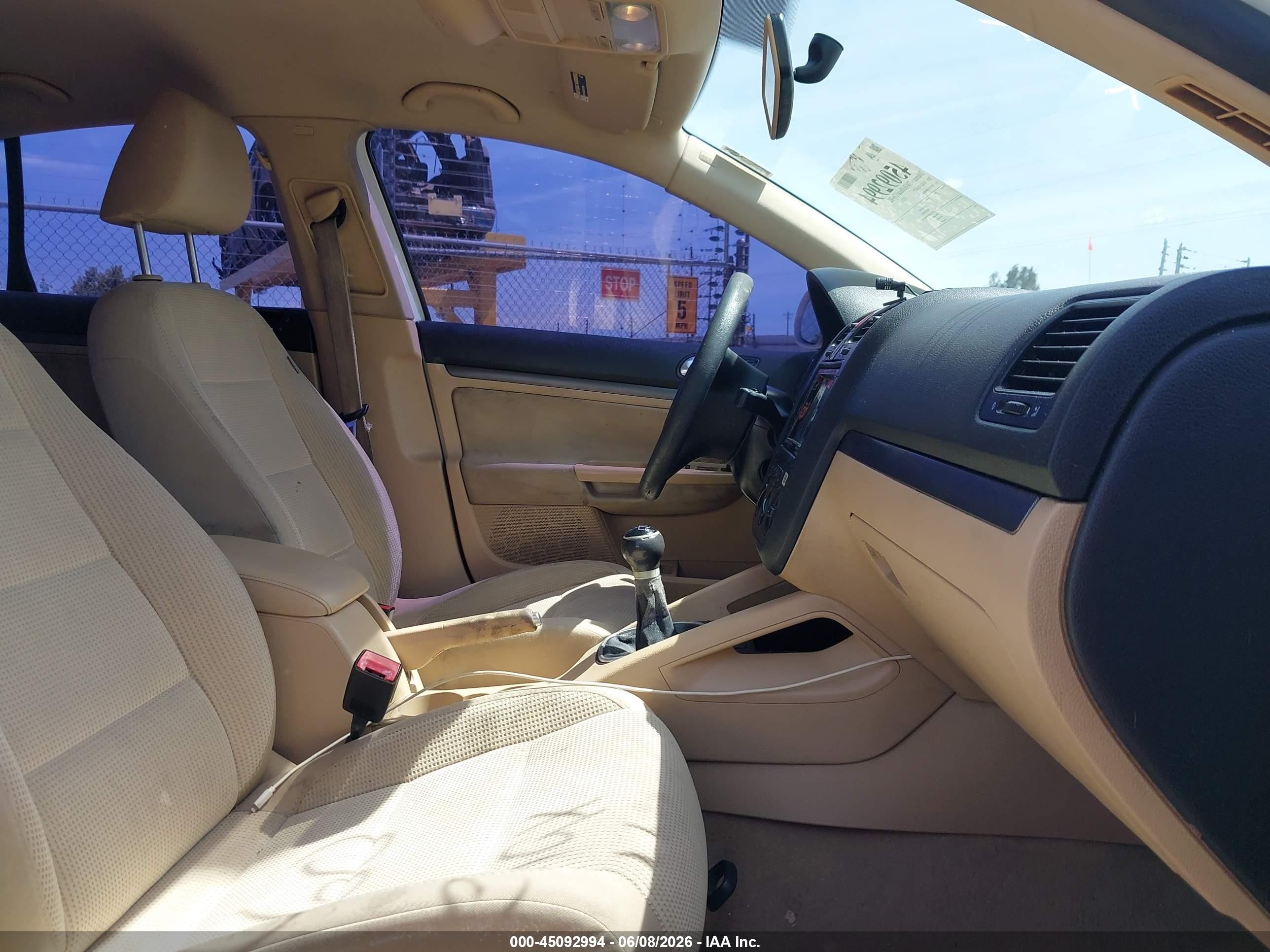2009 Volkswagen Jetta S White vin: 3VWJM71K69M040060