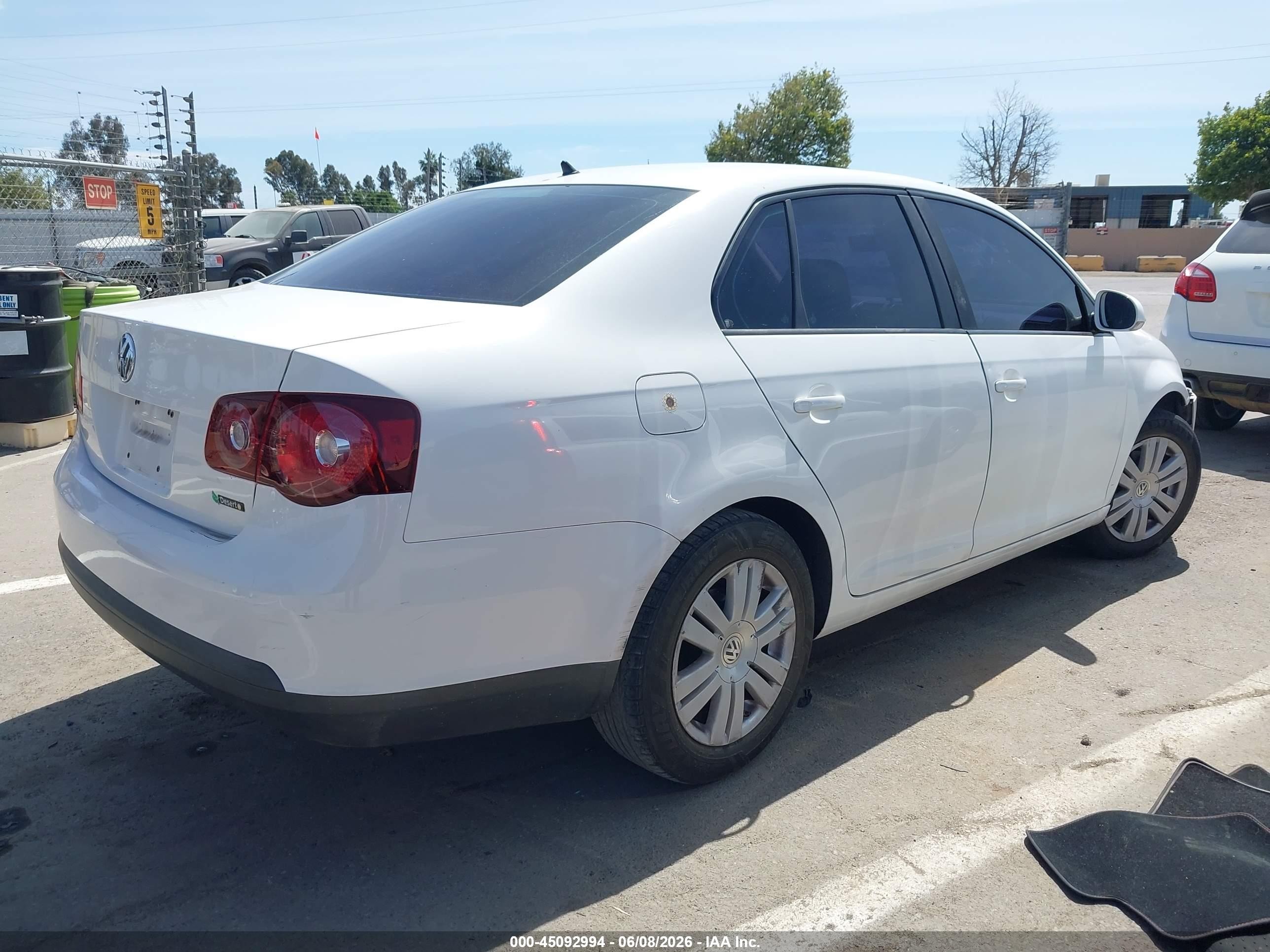 2009 Volkswagen Jetta S White vin: 3VWJM71K69M040060