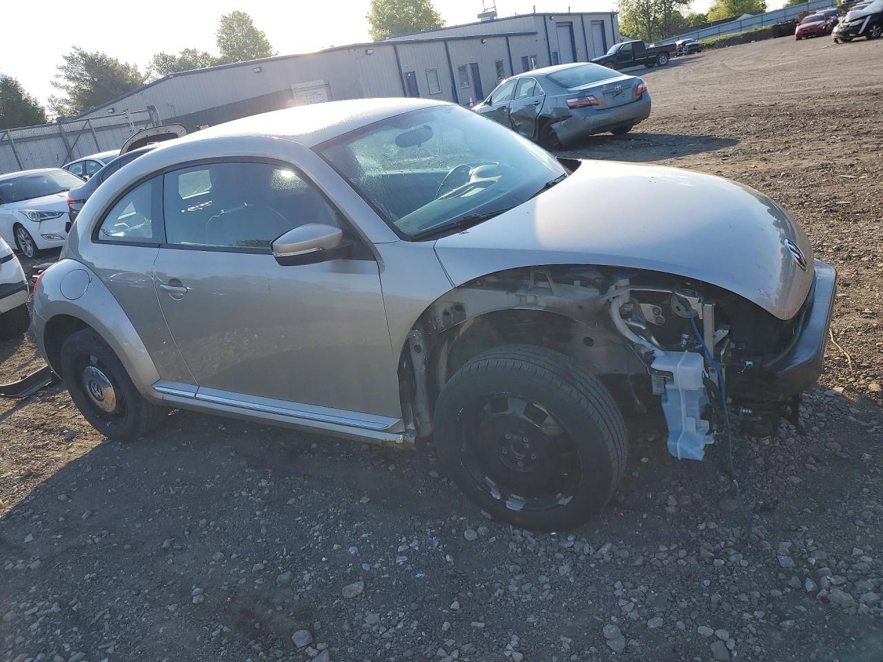 2013 Volkswagen Beetle Silver vin: 3VWJP7AT0DM606559