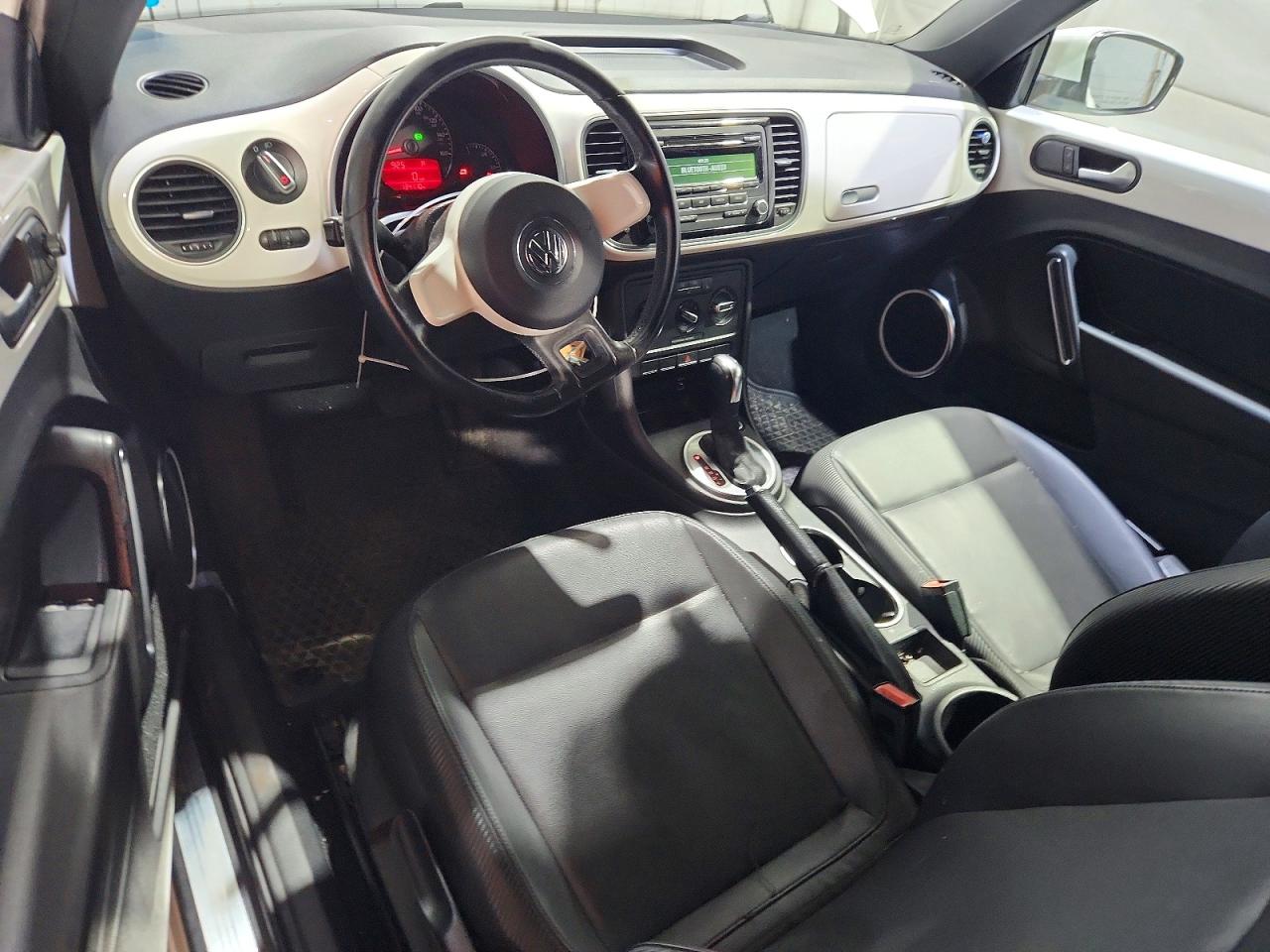 2012 Volkswagen Beetle White vin: 3VWJP7AT1CM625930