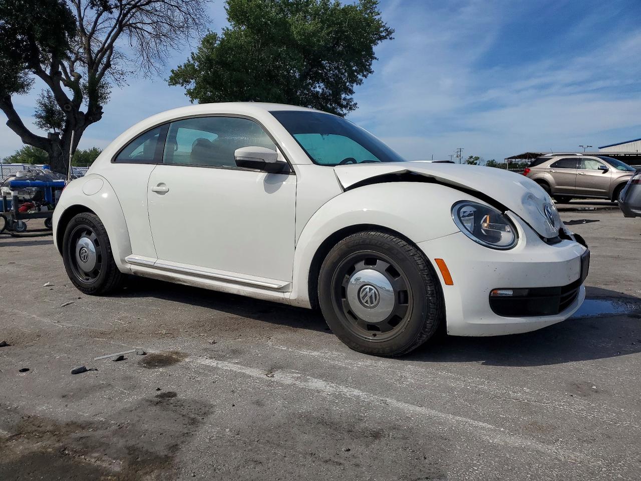 2013 Volkswagen Beetle White vin: 3VWJP7AT1DM690889
