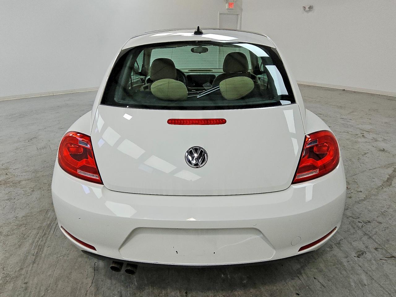 2014 Volkswagen Beetle White vin: 3VWJP7AT1EM623307