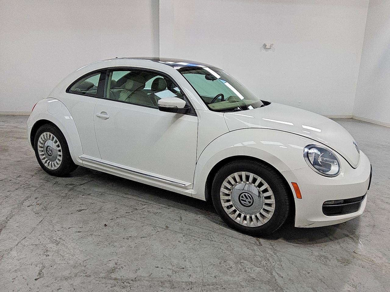 2014 Volkswagen Beetle White vin: 3VWJP7AT1EM623307