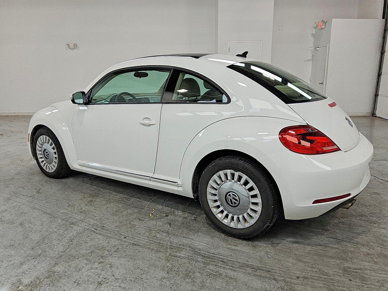 2014 Volkswagen Beetle White vin: 3VWJP7AT1EM623307