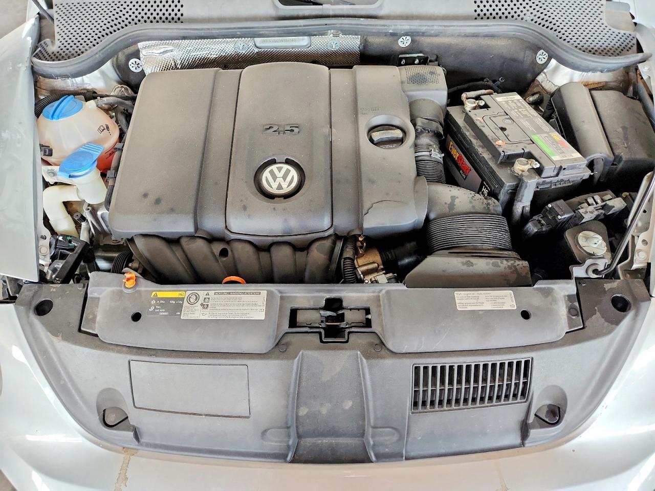 2013 Volkswagen Beetle Silver vin: 3VWJP7AT2DM668562