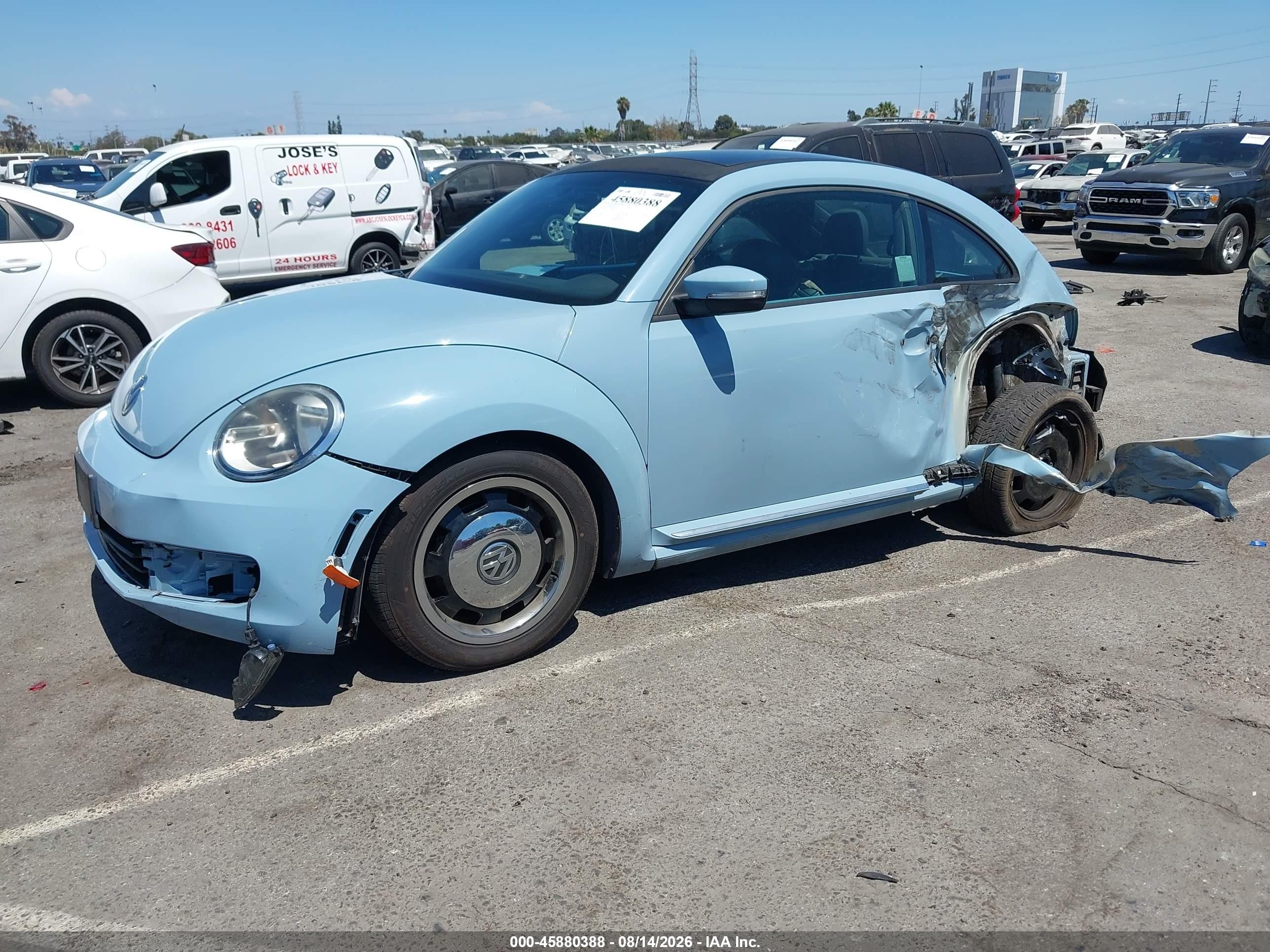 2013 Volkswagen Beetle 2.5l Синий vin: 3VWJP7AT3DM623260