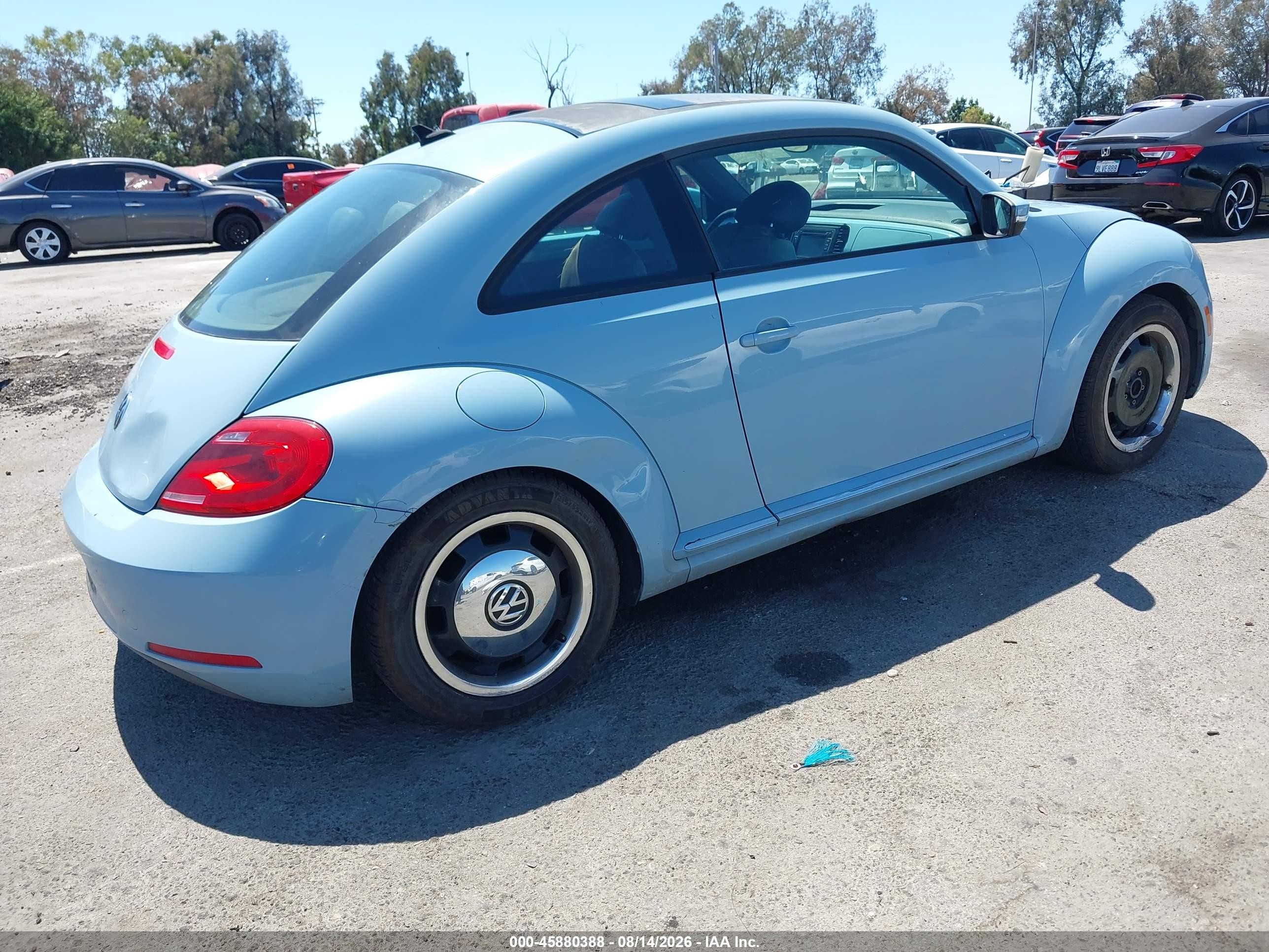 2013 Volkswagen Beetle 2.5l Синий vin: 3VWJP7AT3DM623260