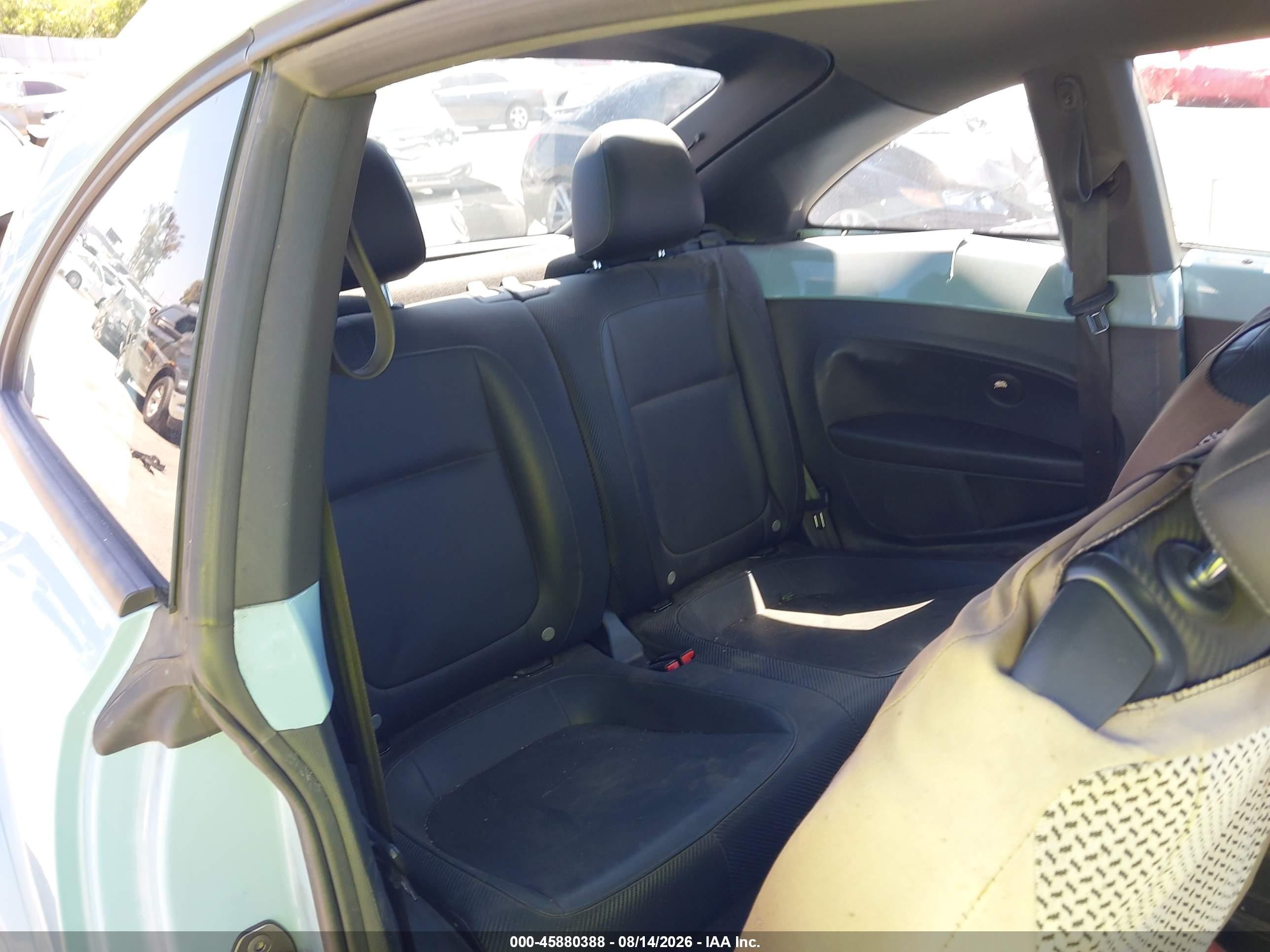 2013 Volkswagen Beetle 2.5l Синий vin: 3VWJP7AT3DM623260