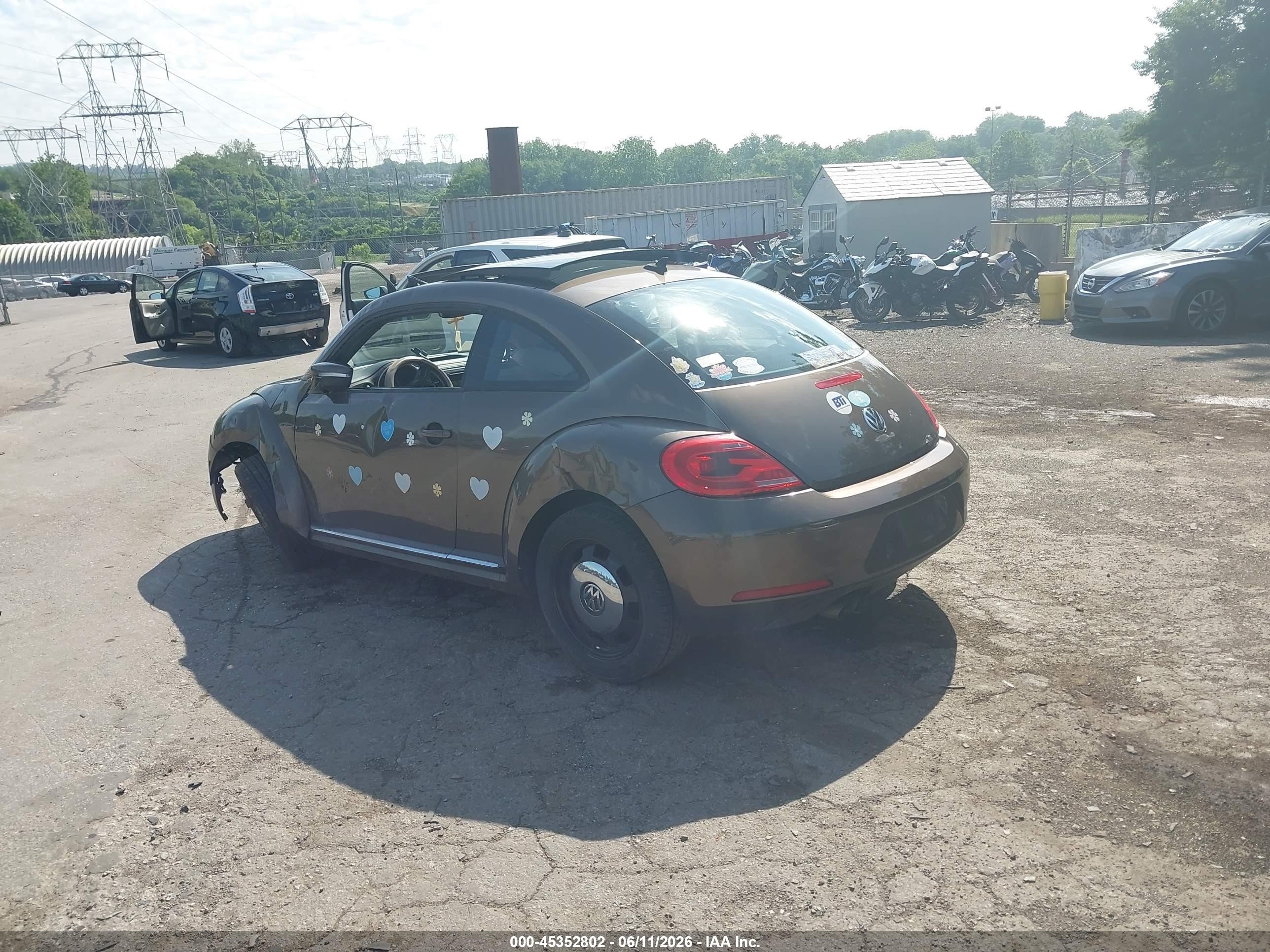 2013 Volkswagen Beetle 2.5l Brown vin: 3VWJP7AT3DM675830