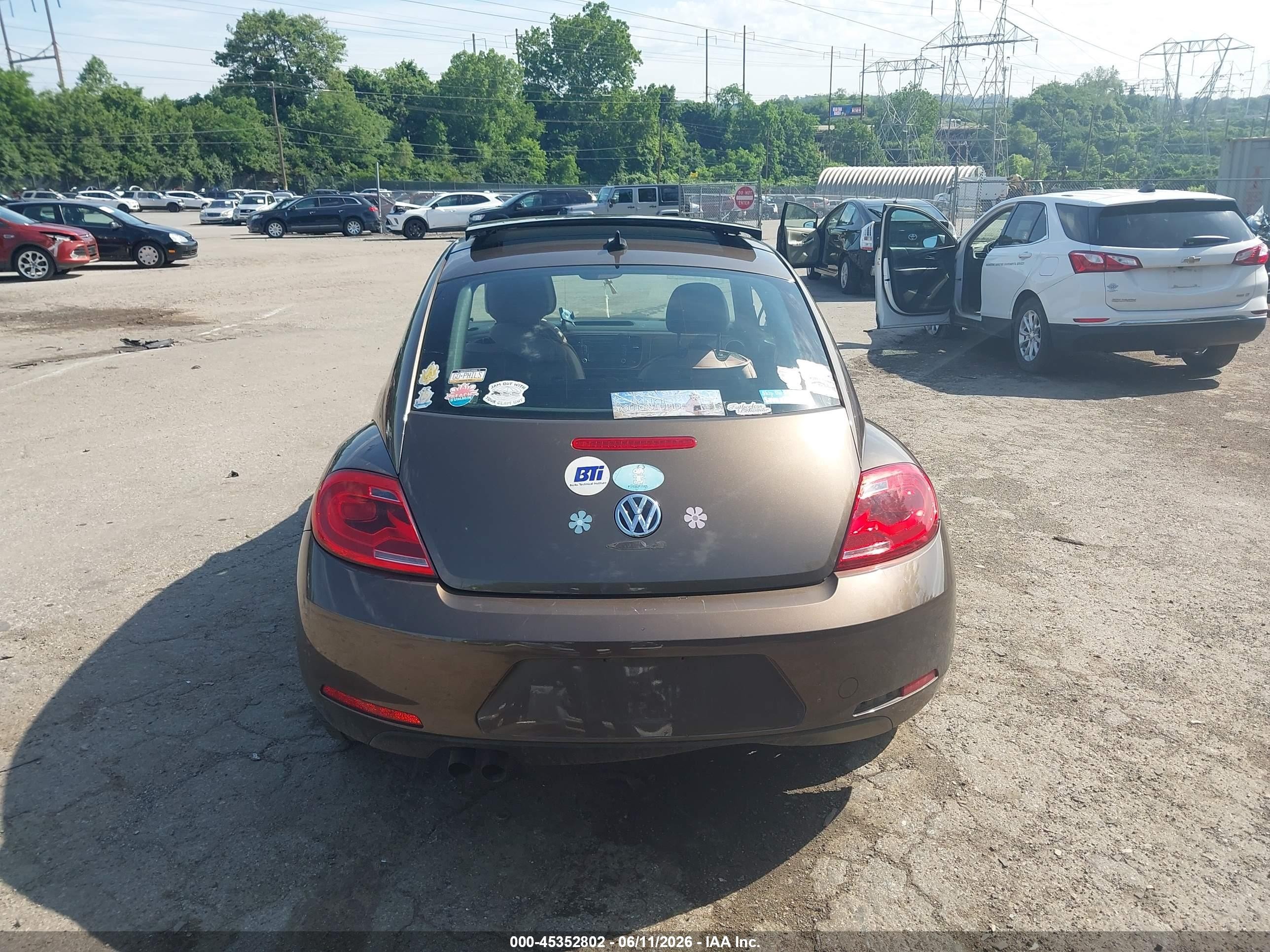 2013 Volkswagen Beetle 2.5l Brown vin: 3VWJP7AT3DM675830