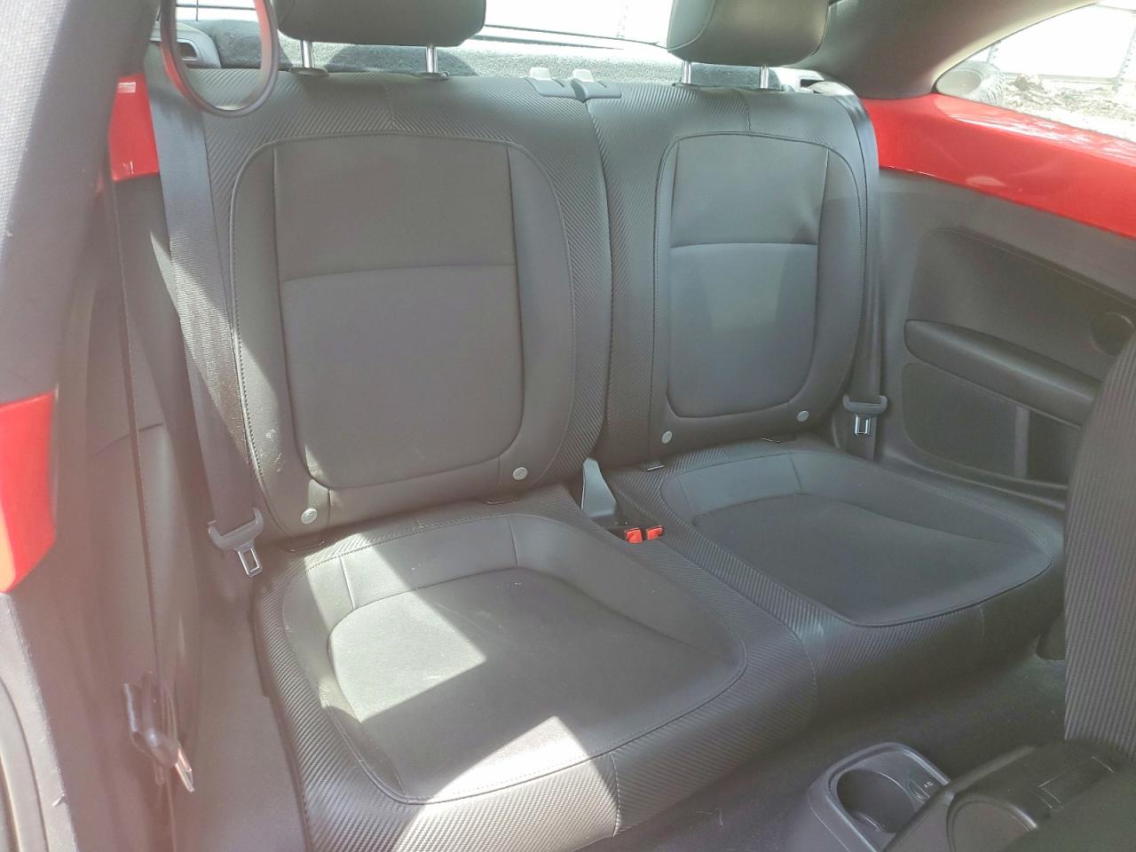2014 Volkswagen Beetle Red vin: 3VWJP7AT3EM609196