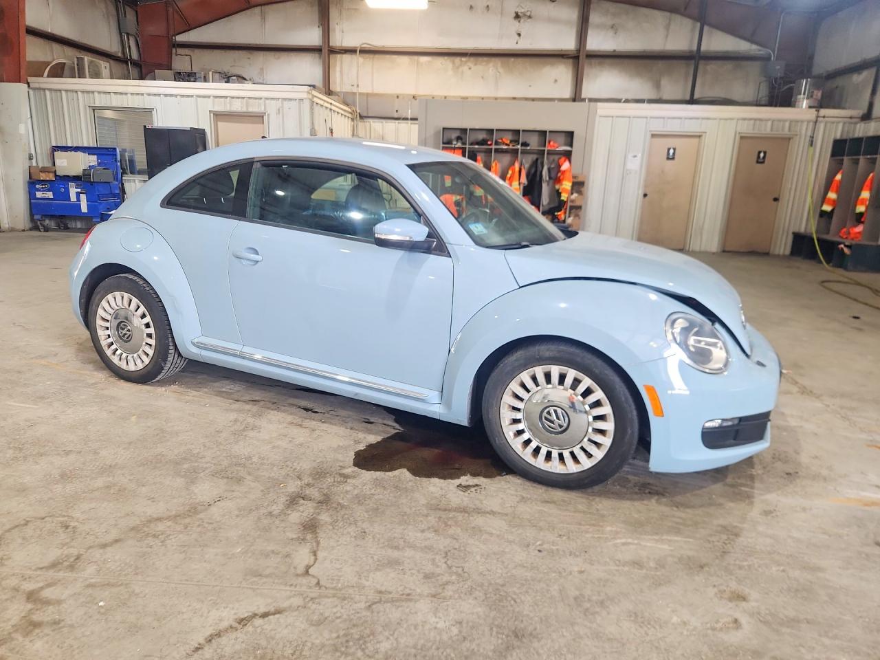 2014 Volkswagen Beetle Blue vin: 3VWJP7AT3EM629853