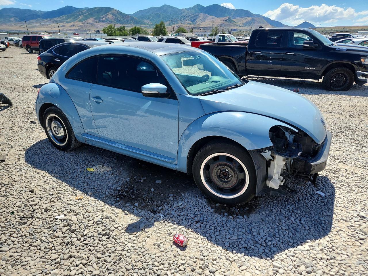 2013 Volkswagen Beetle Blue vin: 3VWJP7AT4DM623137