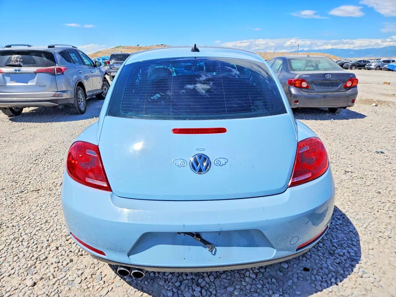 2013 Volkswagen Beetle Blue vin: 3VWJP7AT4DM623137