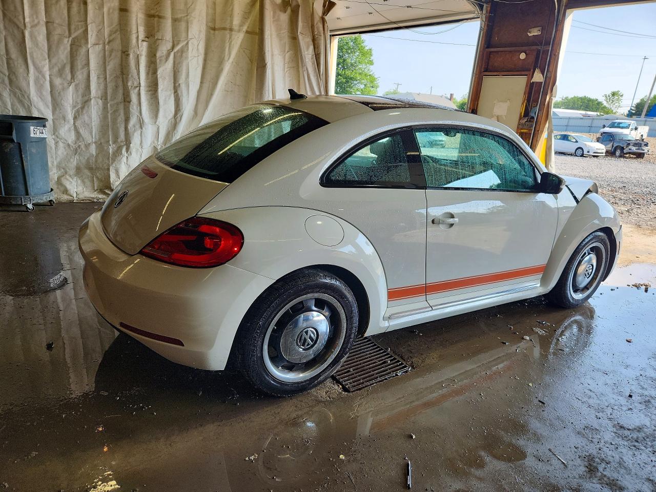 2013 Volkswagen Beetle White vin: 3VWJP7AT4DM630217