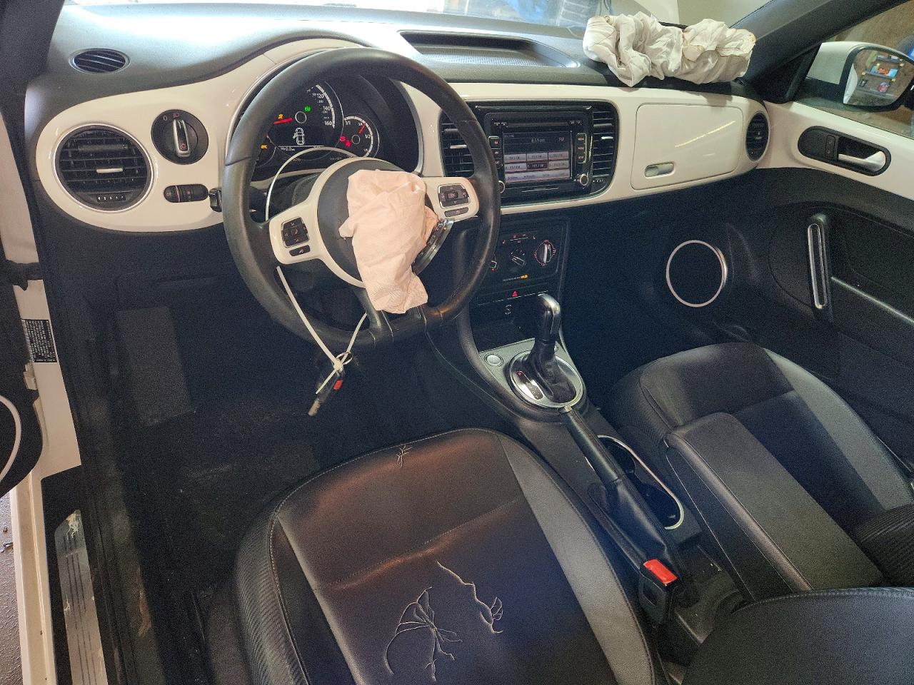 2013 Volkswagen Beetle White vin: 3VWJP7AT4DM630217
