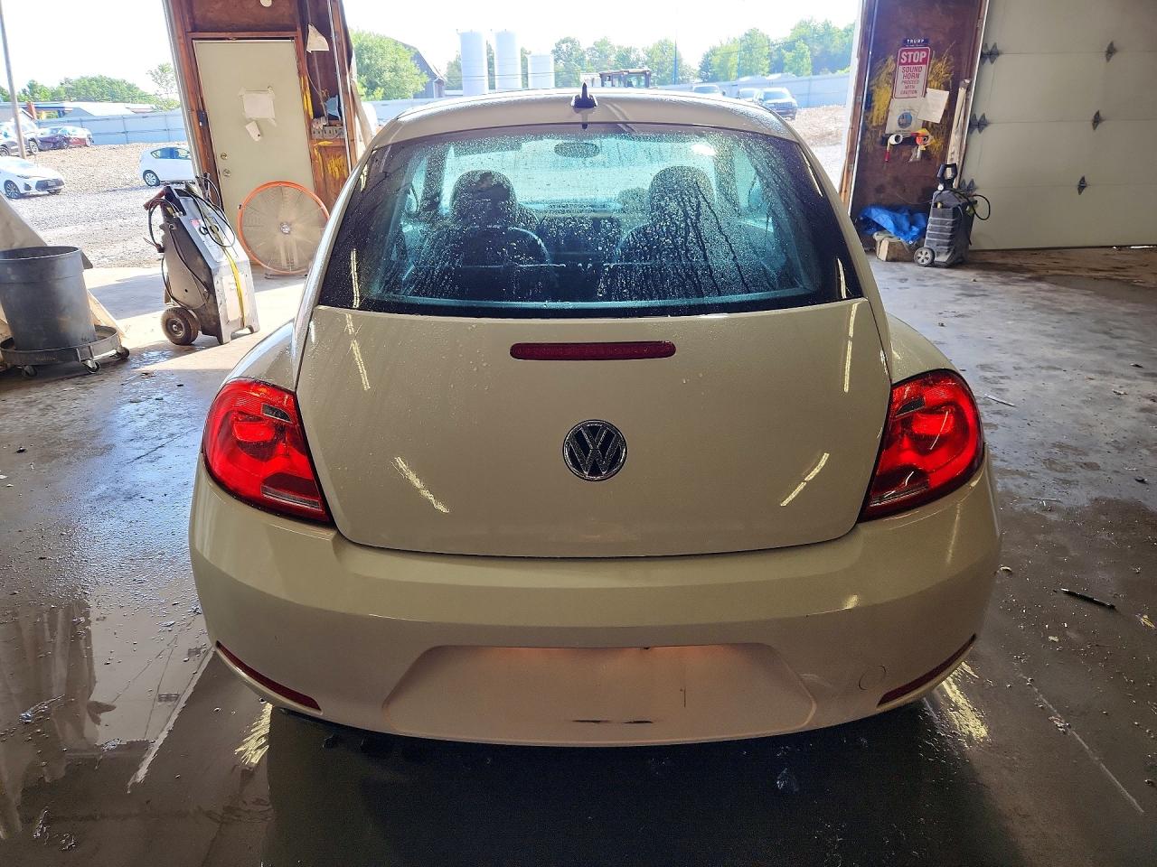 2013 Volkswagen Beetle White vin: 3VWJP7AT4DM630217