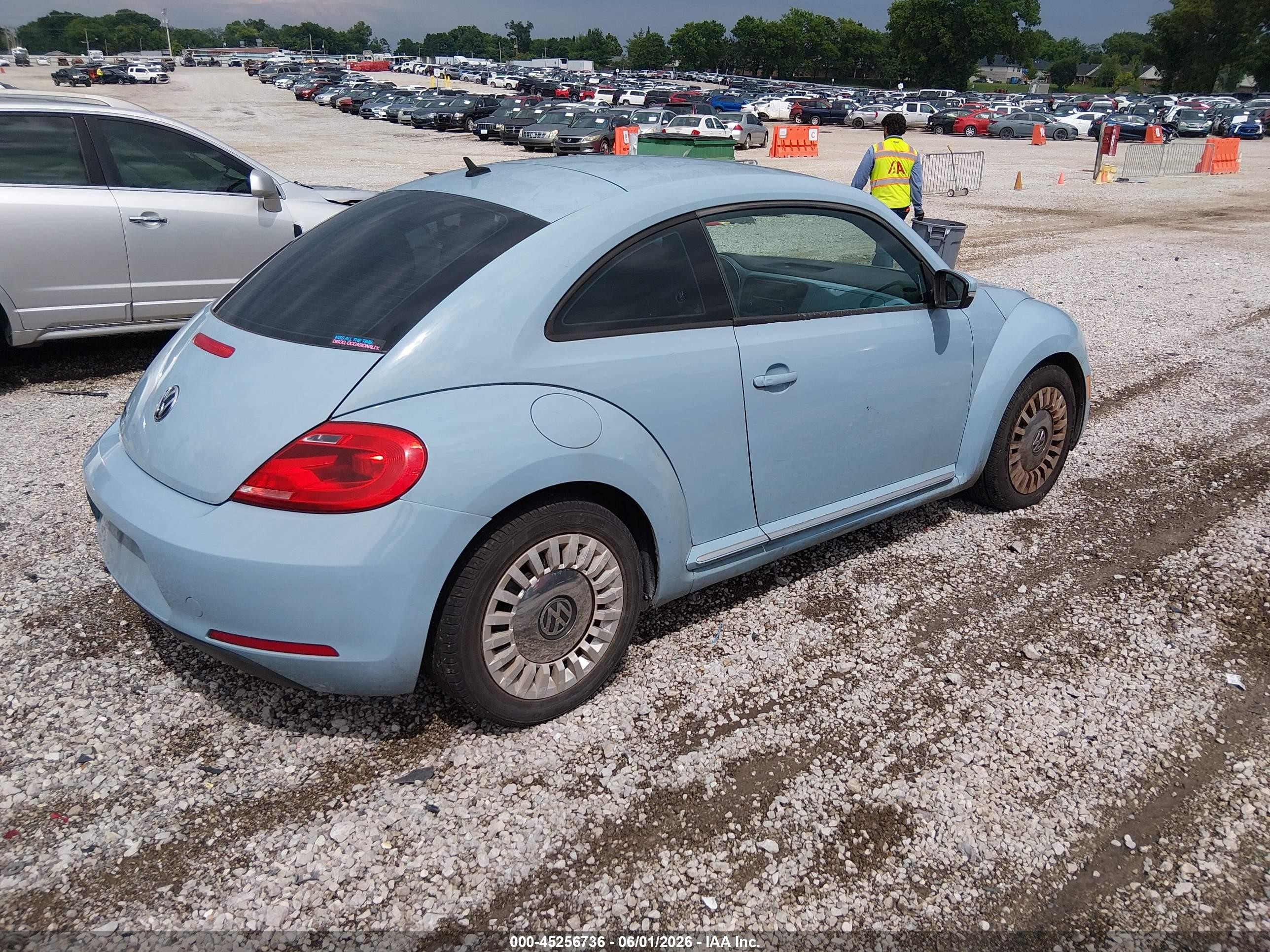 2013 Volkswagen Beetle 2.5l Синий vin: 3VWJP7AT4DM657949