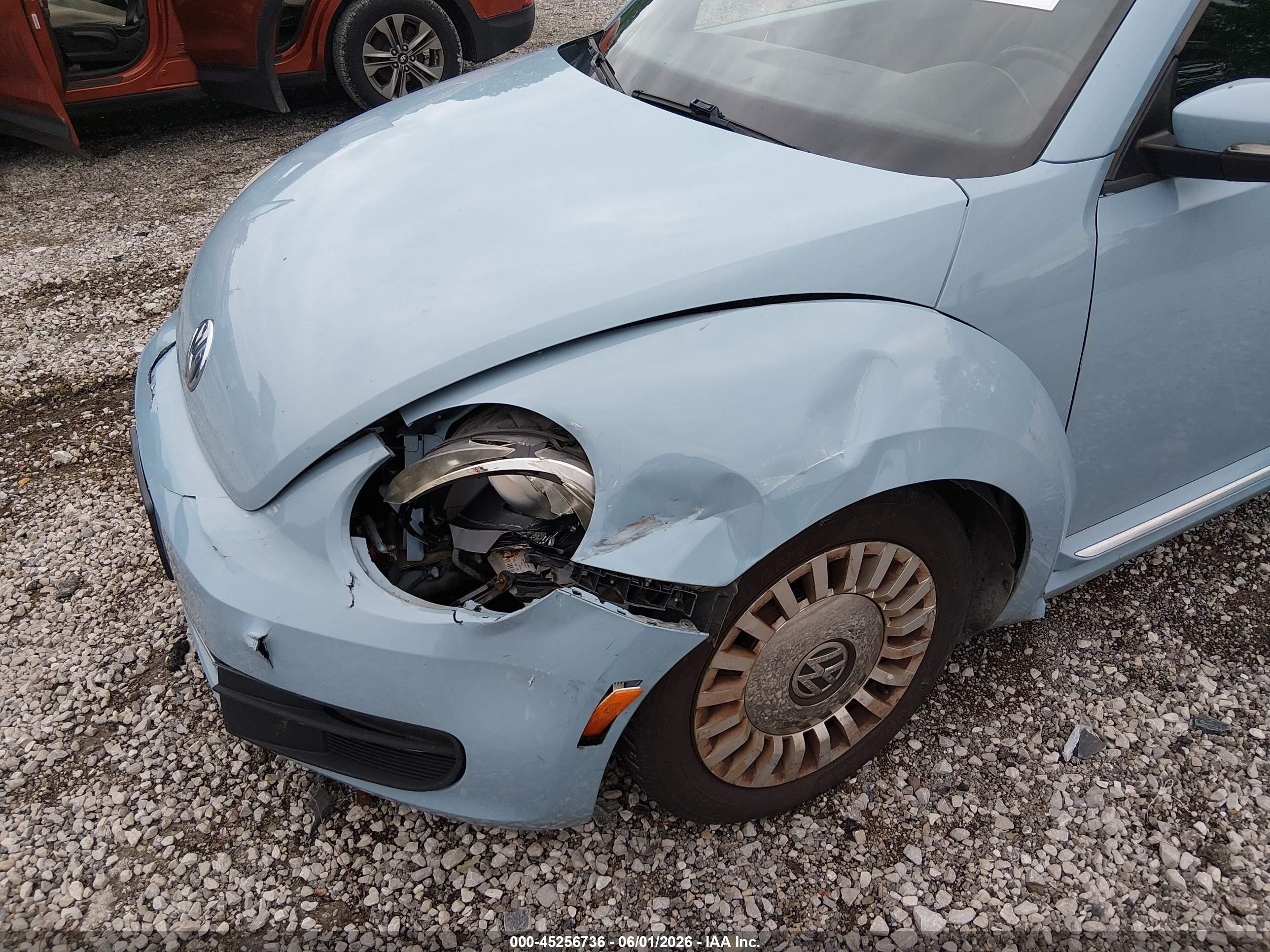 2013 Volkswagen Beetle 2.5l Синий vin: 3VWJP7AT4DM657949