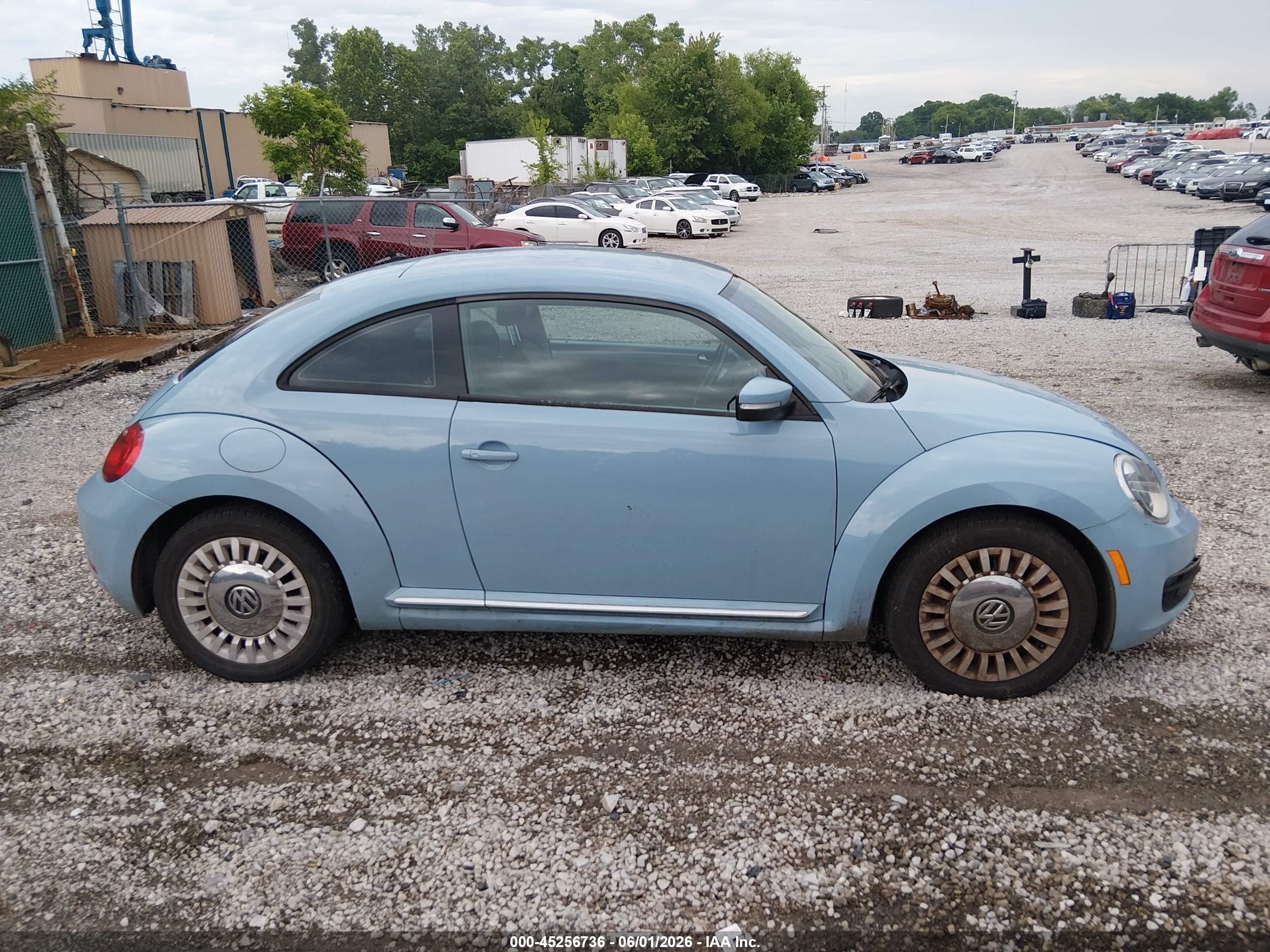 2013 Volkswagen Beetle 2.5l Синий vin: 3VWJP7AT4DM657949