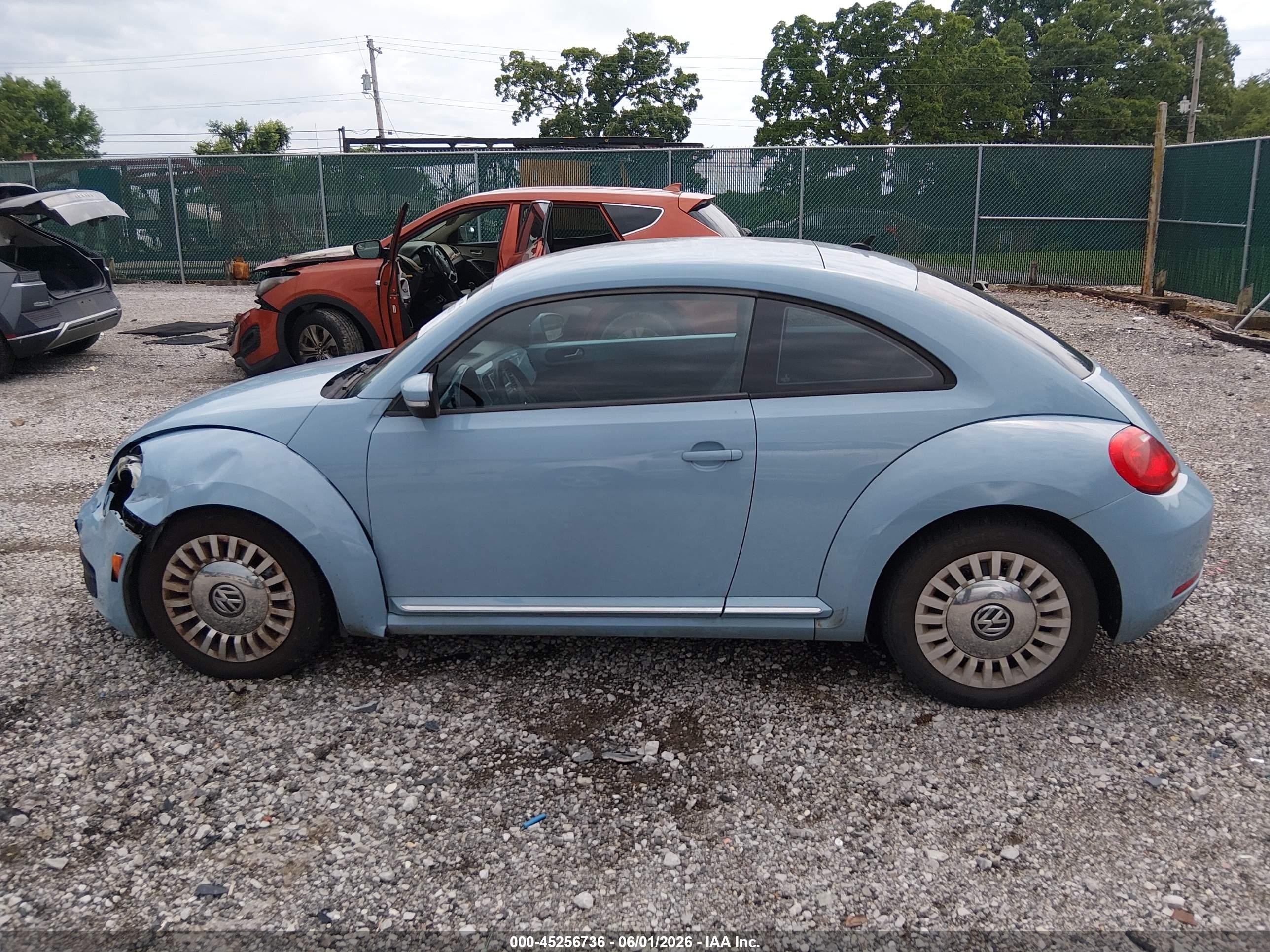 2013 Volkswagen Beetle 2.5l Синий vin: 3VWJP7AT4DM657949
