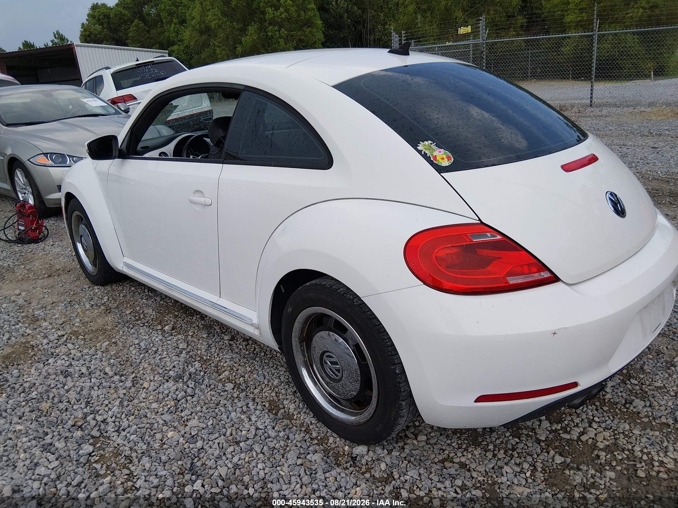 2014 Volkswagen Beetle 2.5l White vin: 3VWJP7AT4EM628159