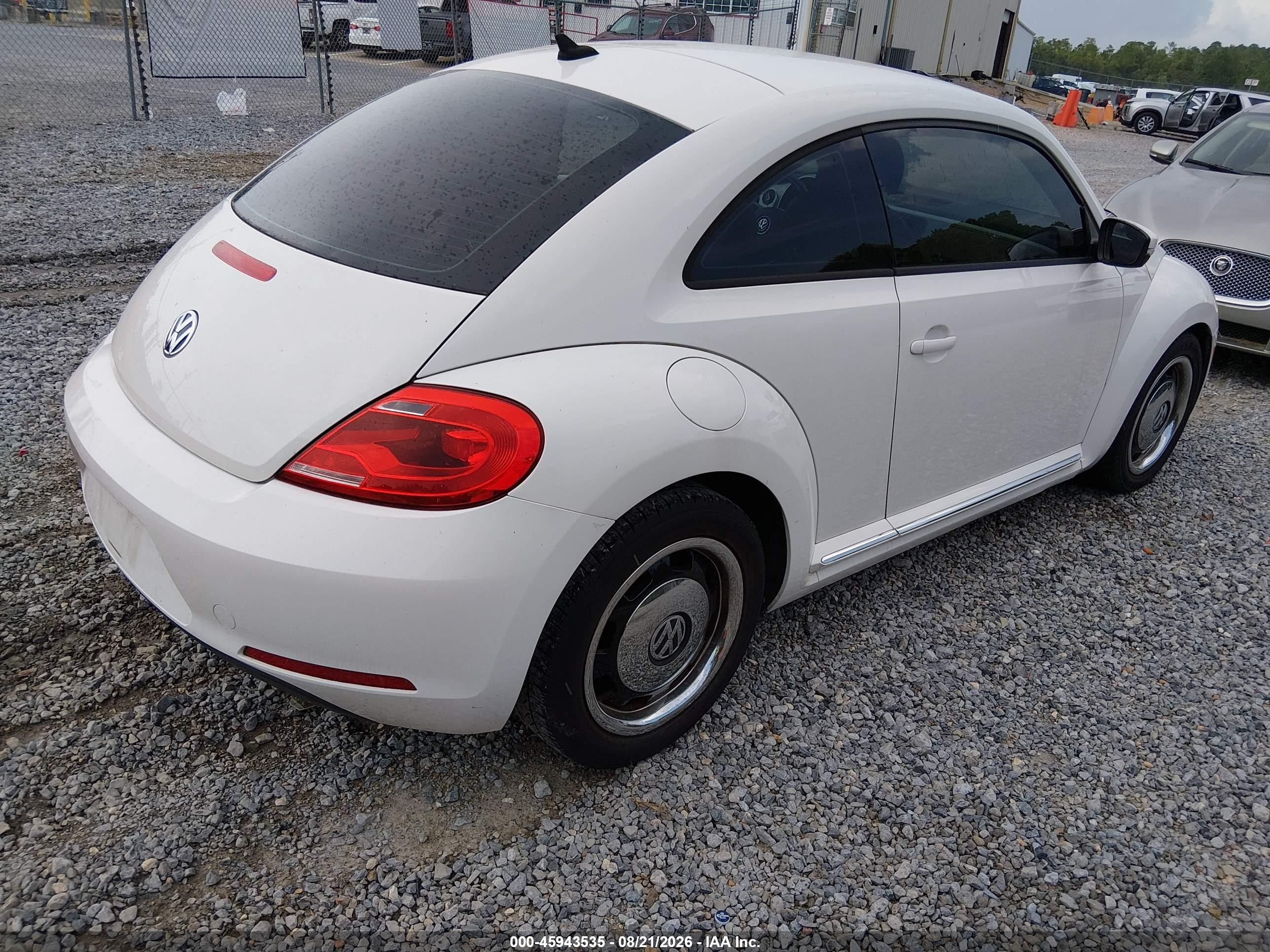 2014 Volkswagen Beetle 2.5l White vin: 3VWJP7AT4EM628159