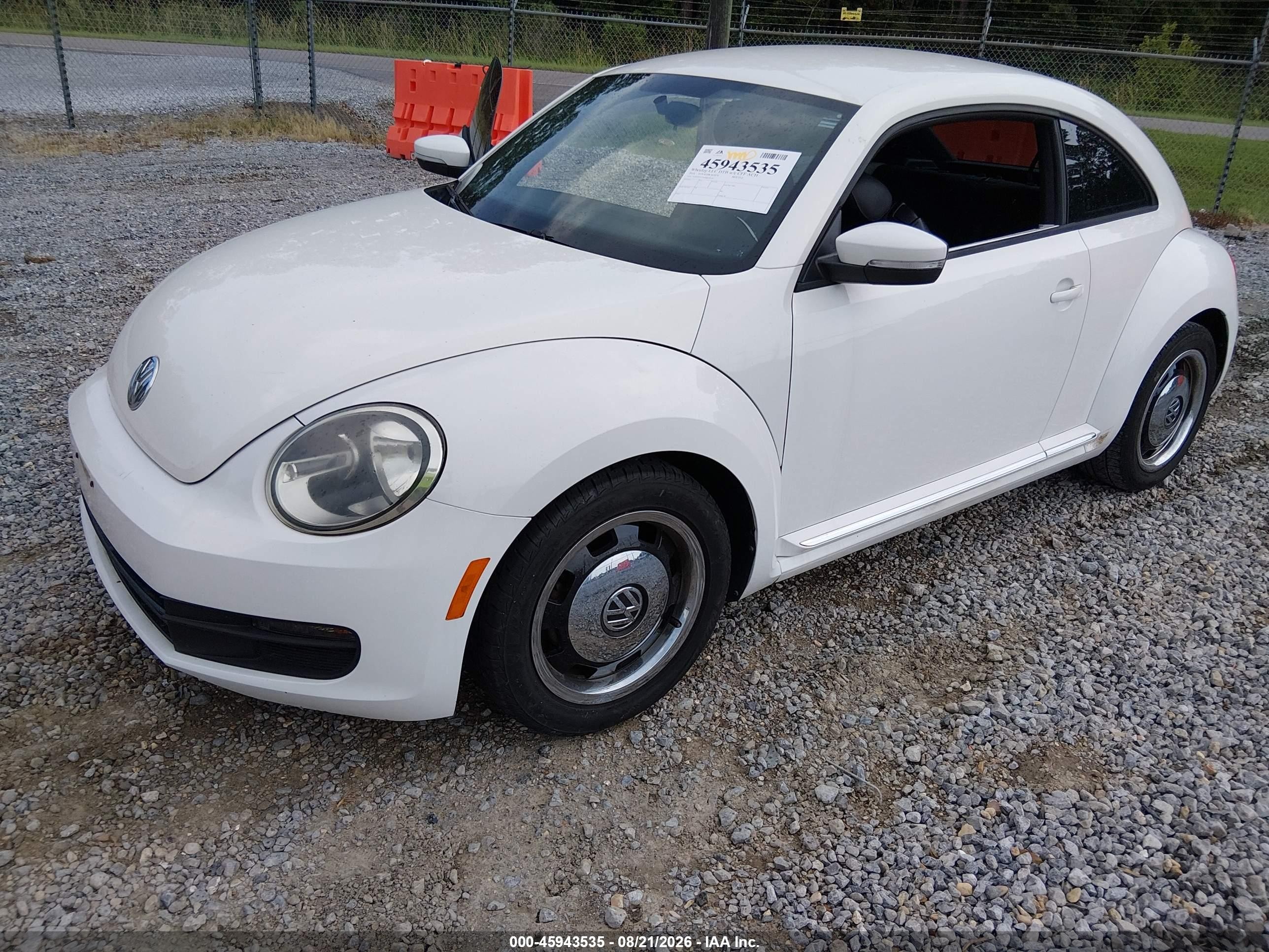 2014 Volkswagen Beetle 2.5l White vin: 3VWJP7AT4EM628159