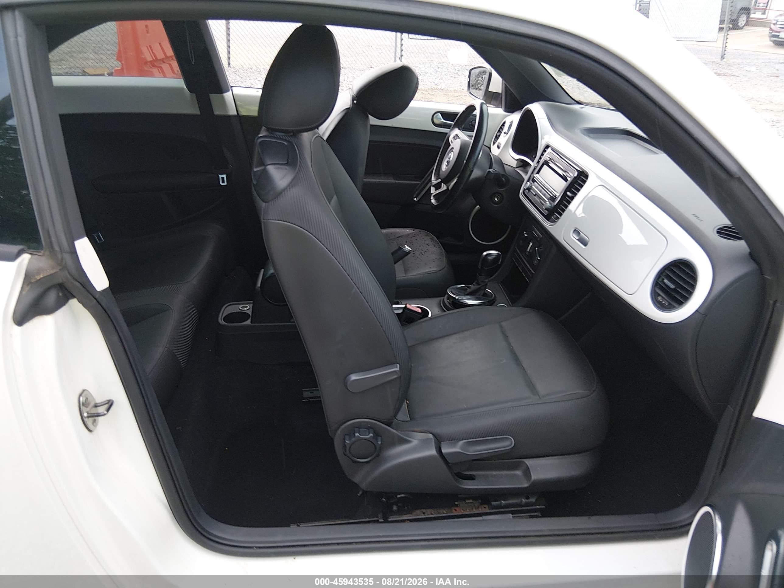 2014 Volkswagen Beetle 2.5l White vin: 3VWJP7AT4EM628159