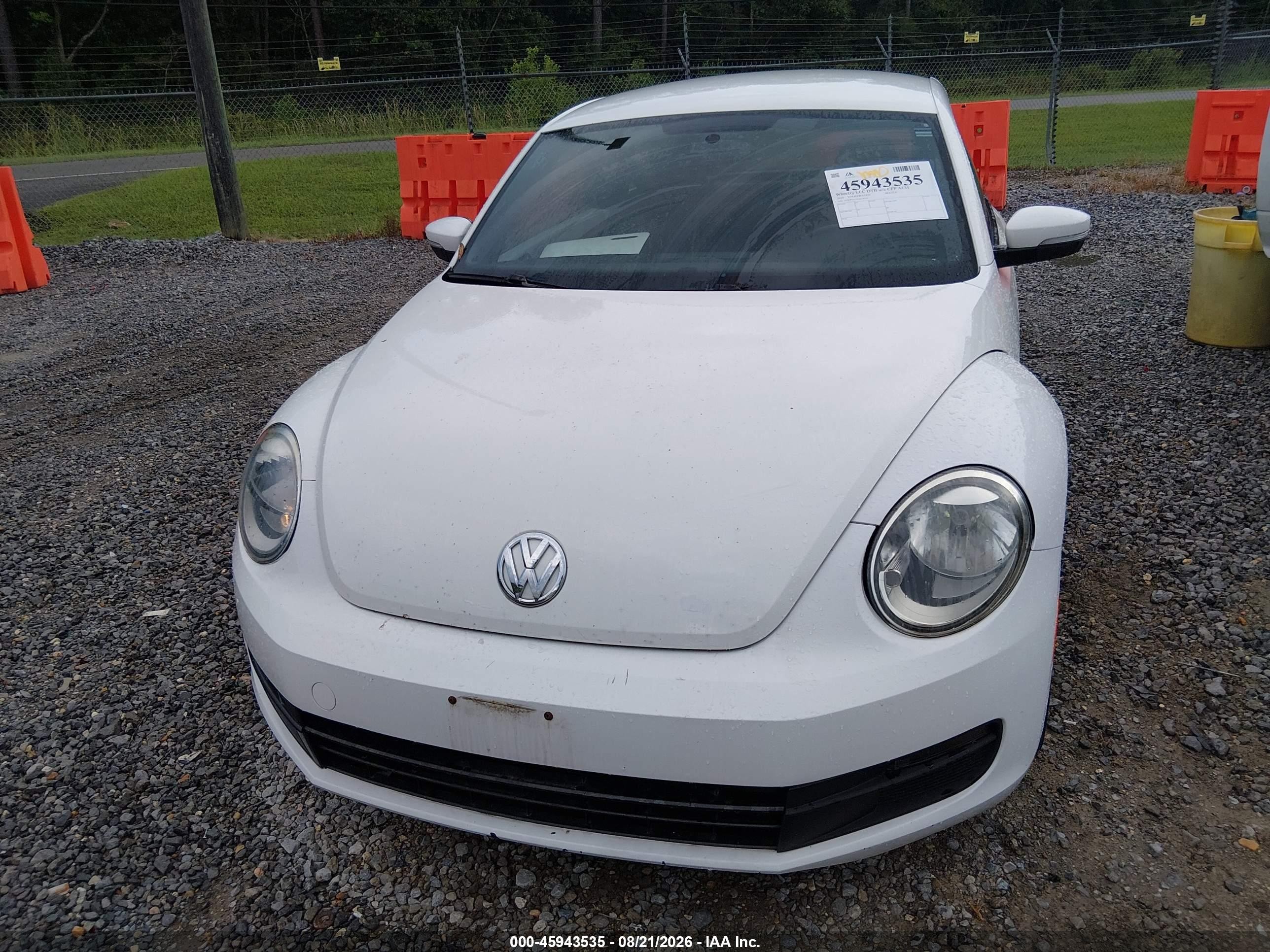 2014 Volkswagen Beetle 2.5l White vin: 3VWJP7AT4EM628159