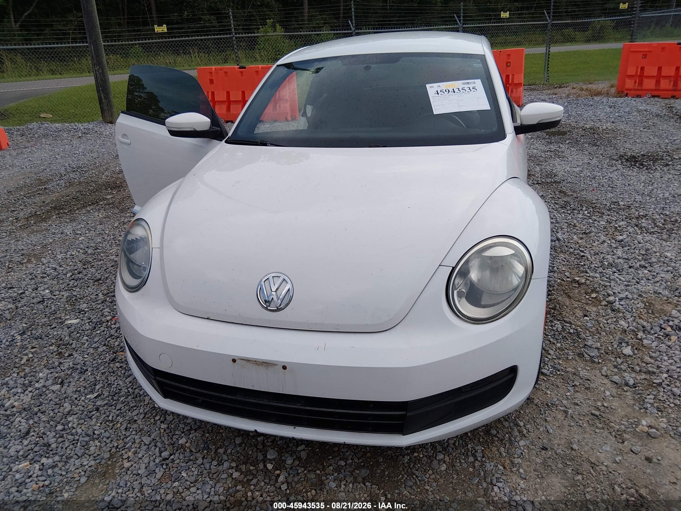 2014 Volkswagen Beetle 2.5l White vin: 3VWJP7AT4EM628159