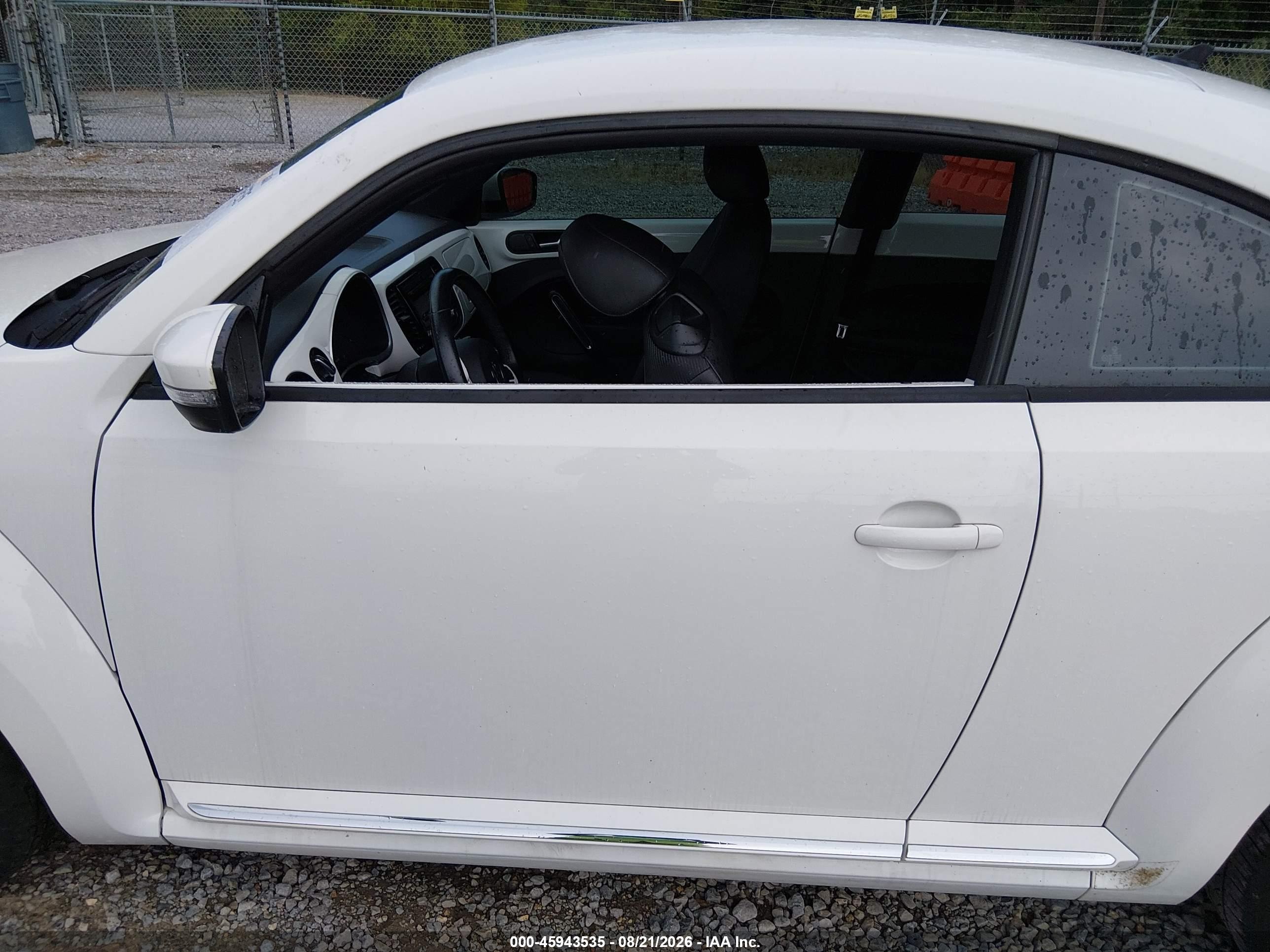 2014 Volkswagen Beetle 2.5l White vin: 3VWJP7AT4EM628159
