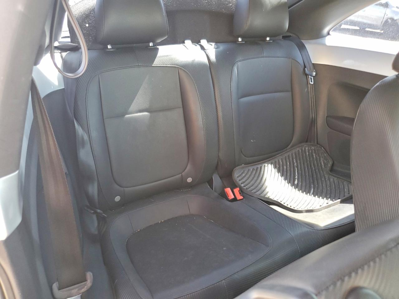 2013 Volkswagen Beetle Серебряный vin: 3VWJP7AT5DM607089
